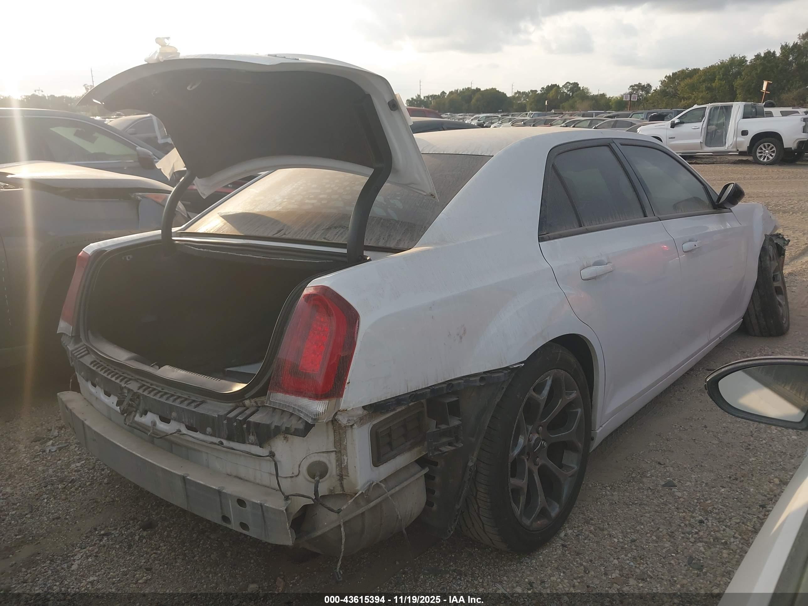 CHRYSLER 300 image 4