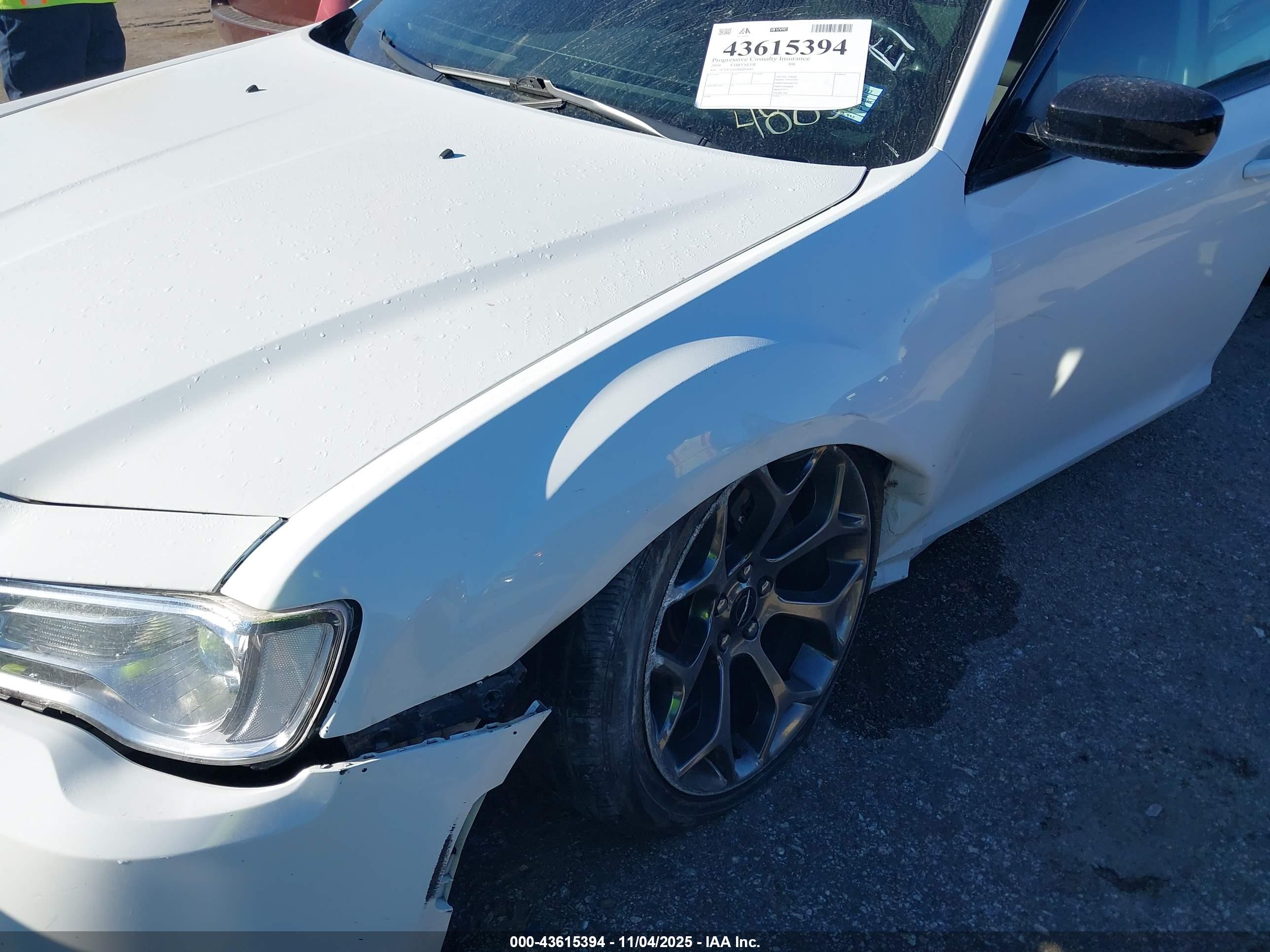 CHRYSLER 300 image 6