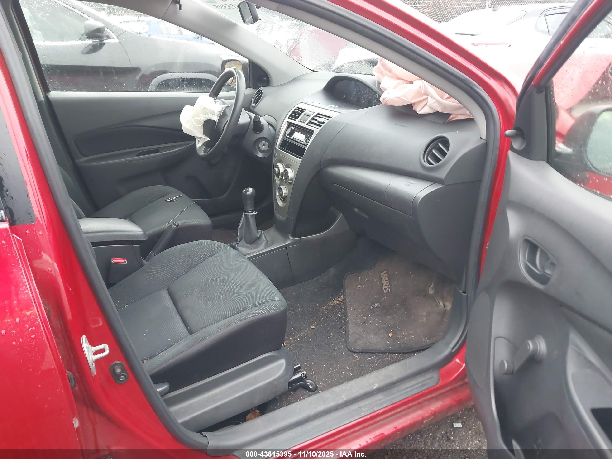 TOYOTA YARIS image 5