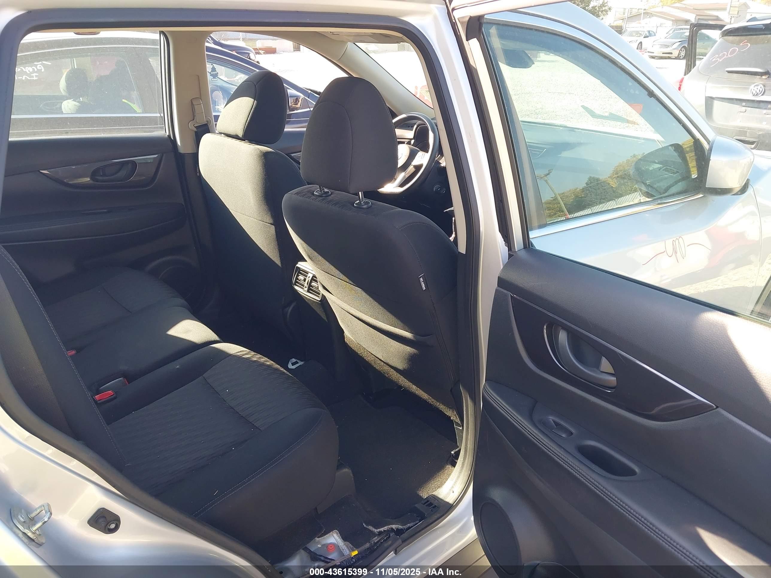 NISSAN ROGUE image 8