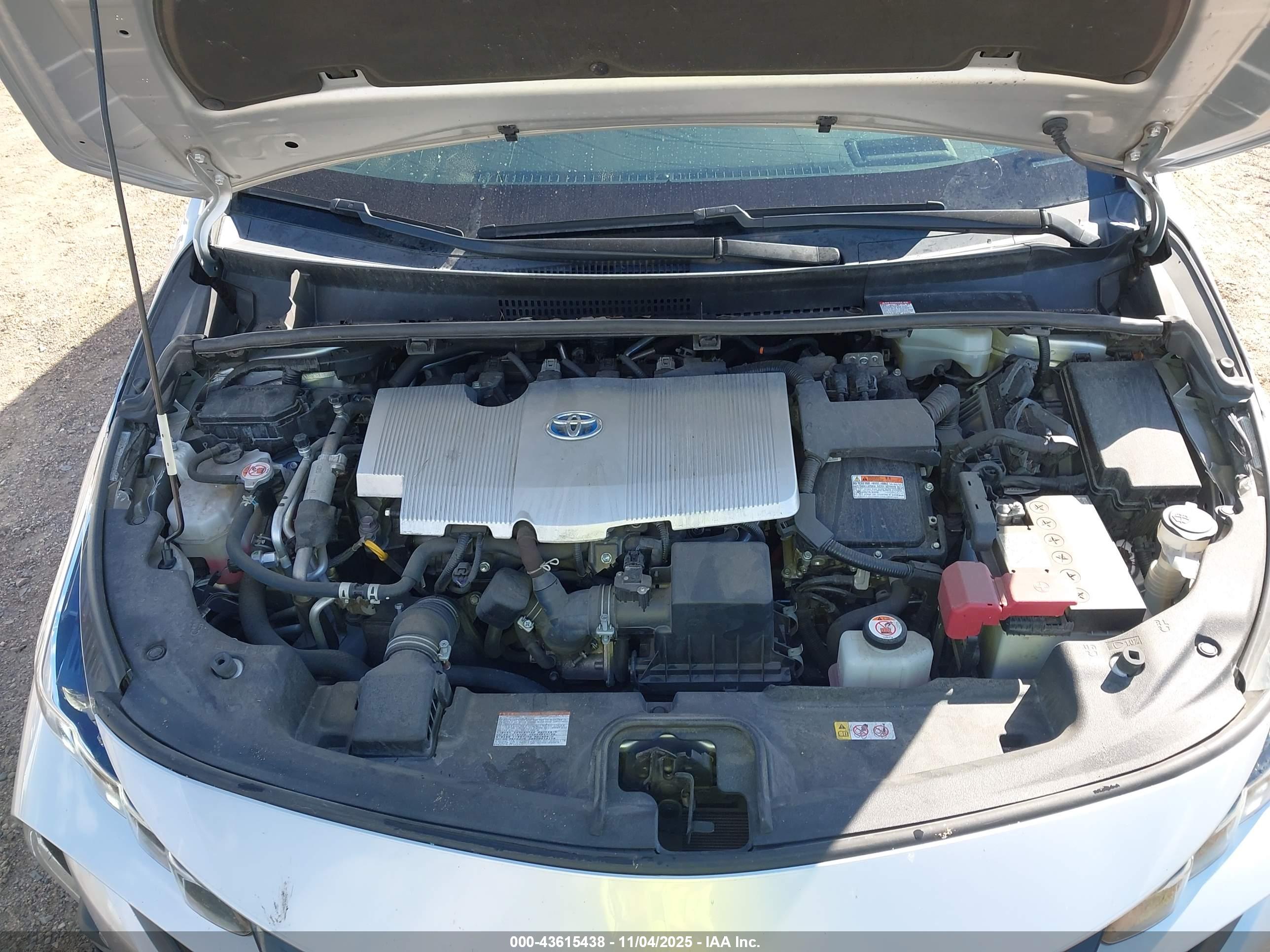 TOYOTA PRIUS image 10
