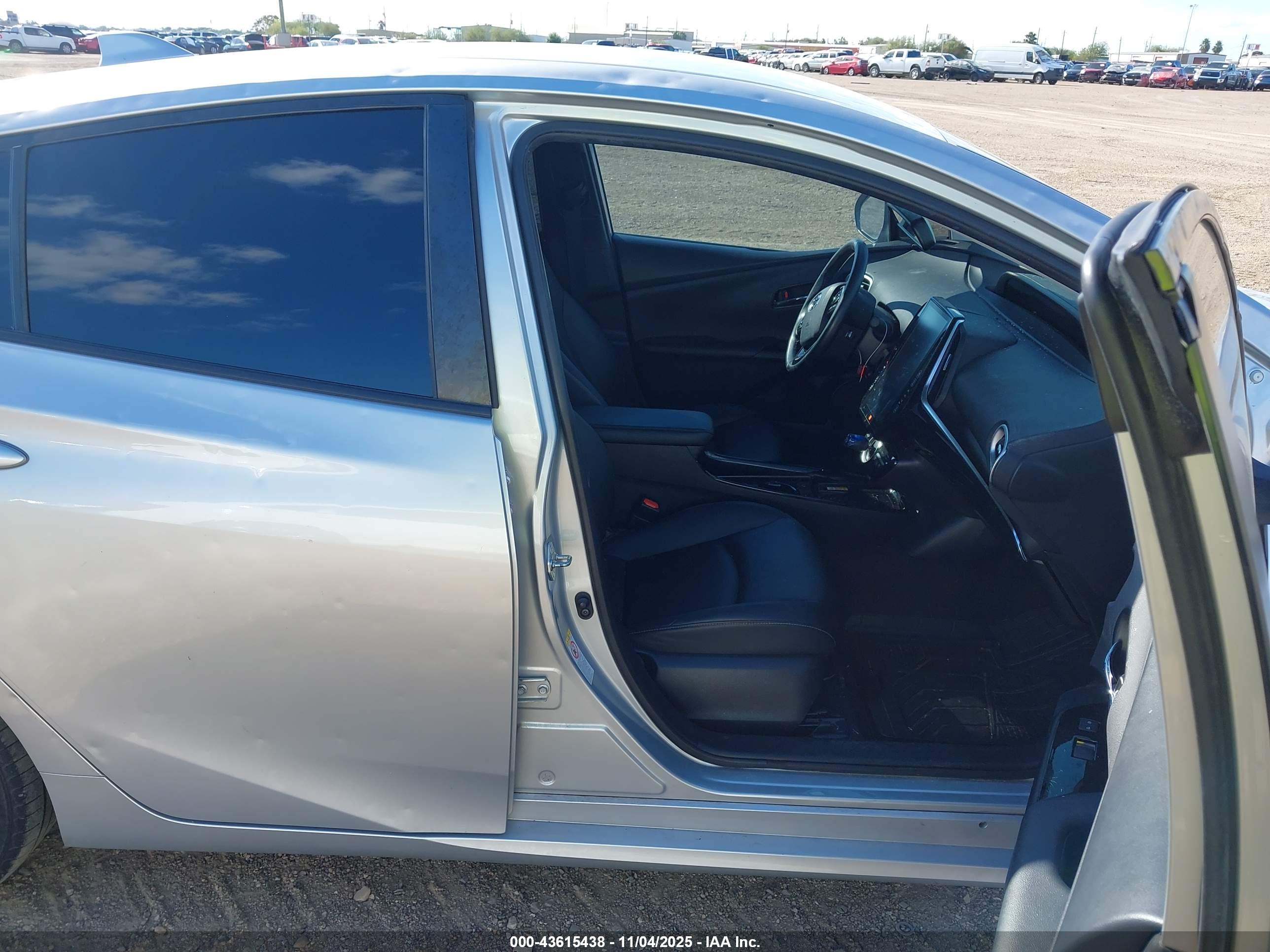 TOYOTA PRIUS image 5