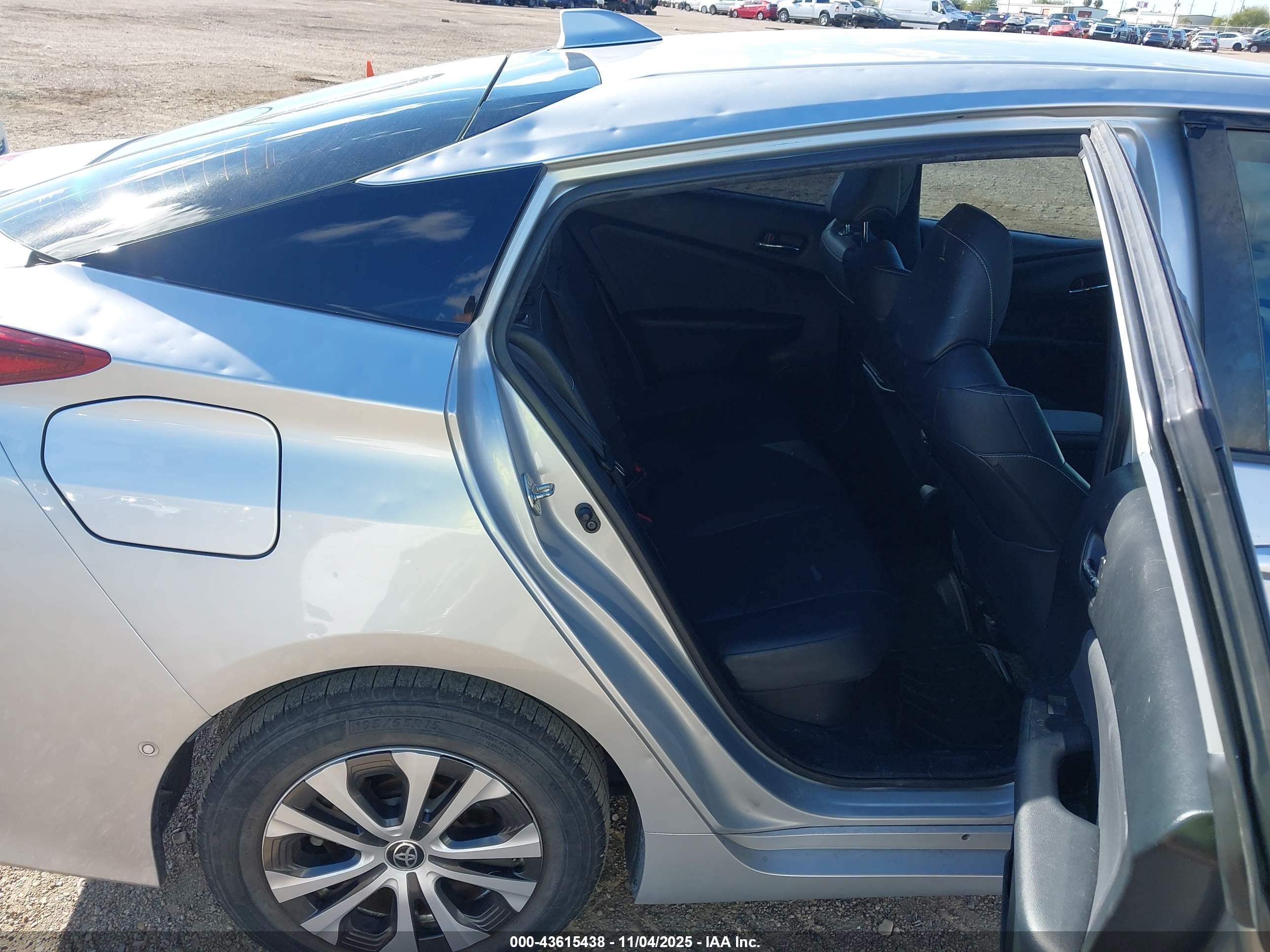 TOYOTA PRIUS image 8