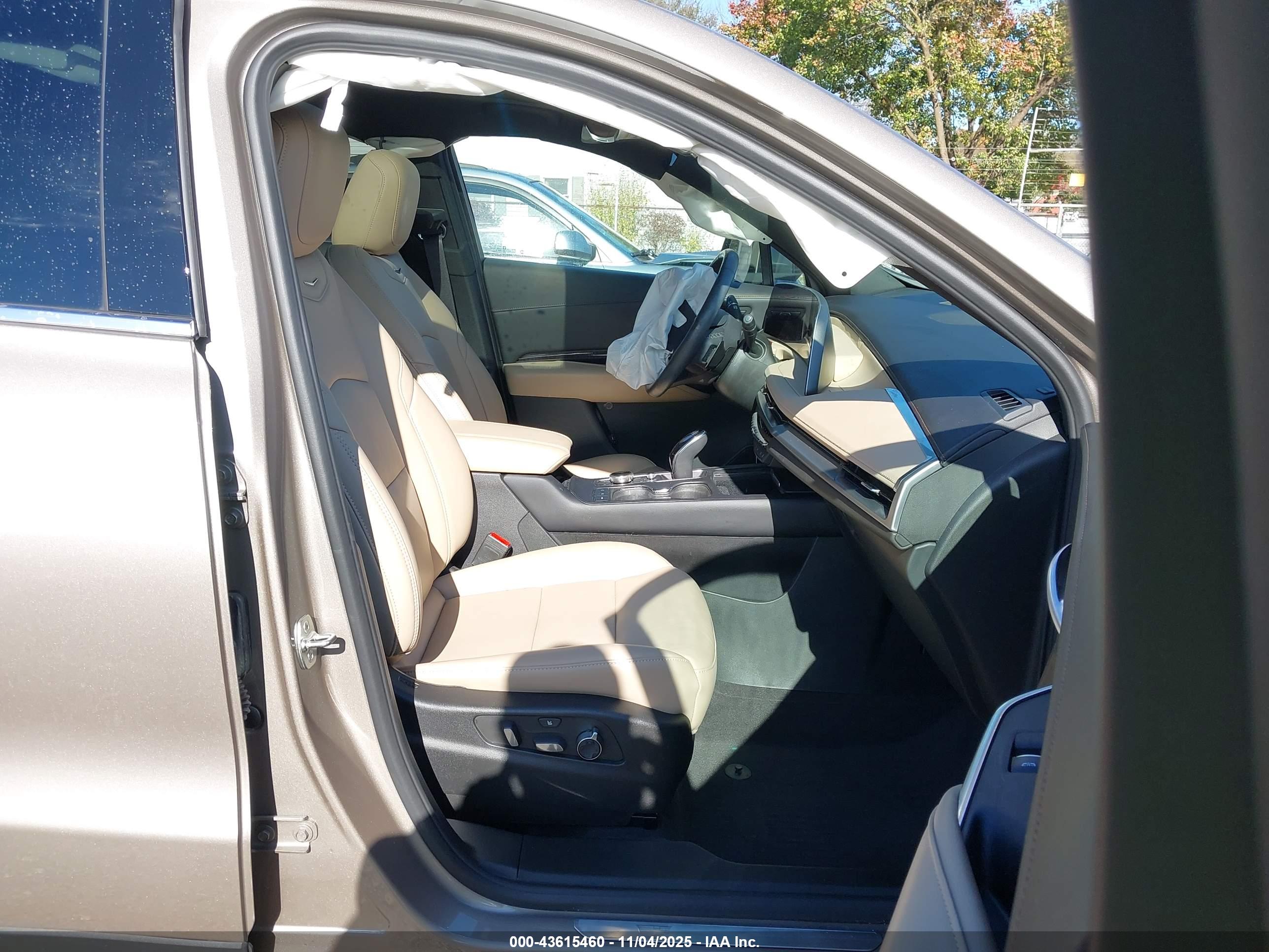 CADILLAC XT4 image 5