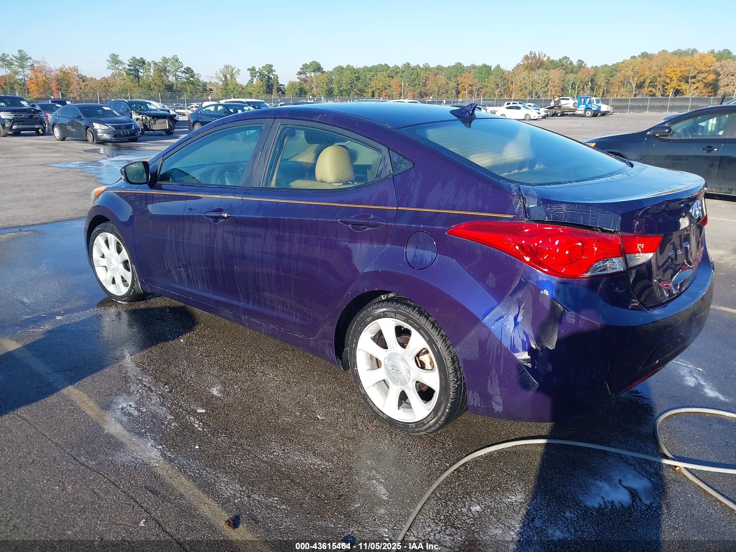 HYUNDAI ELANTRA image 3