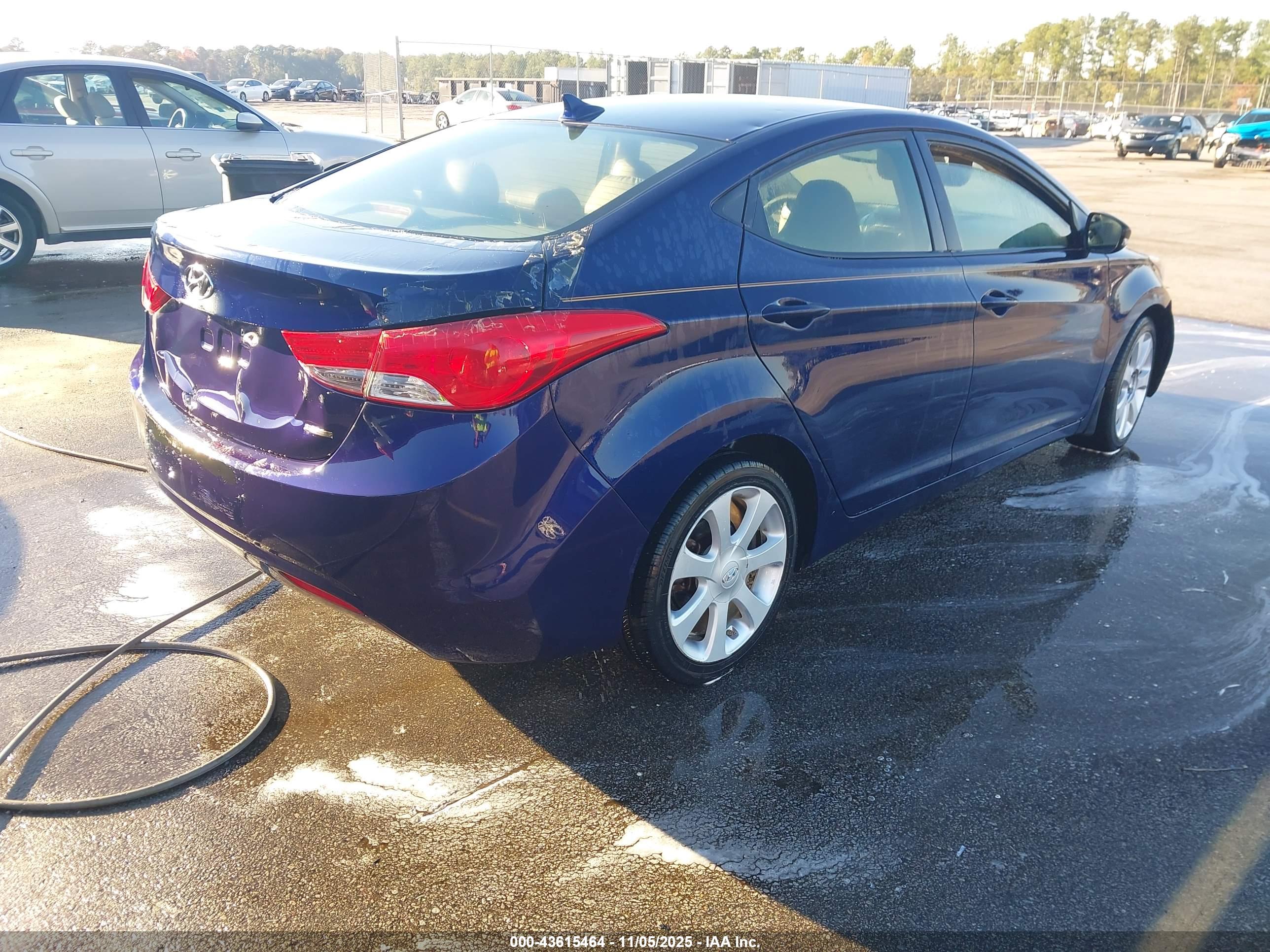HYUNDAI ELANTRA image 4