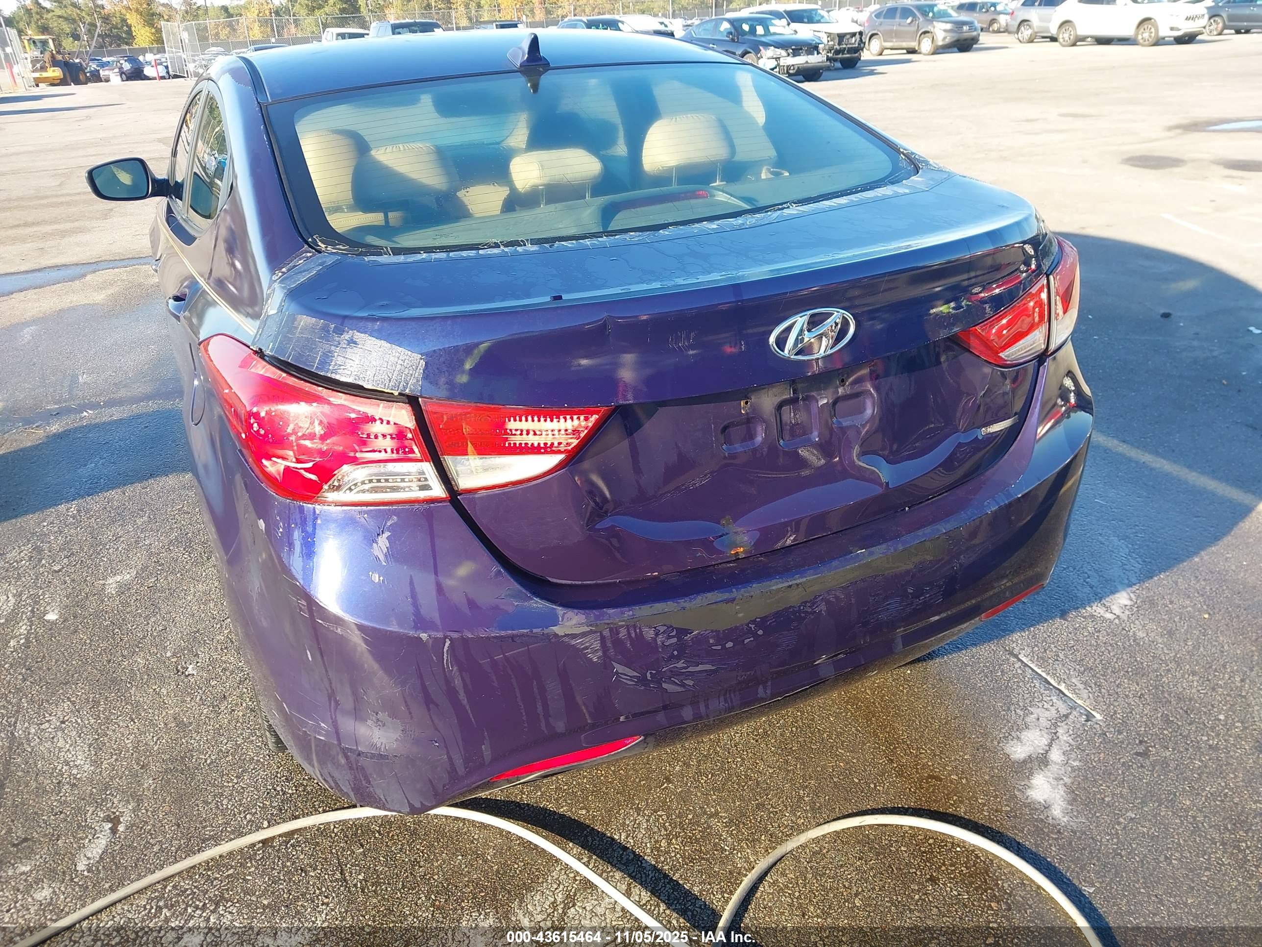 HYUNDAI ELANTRA image 6