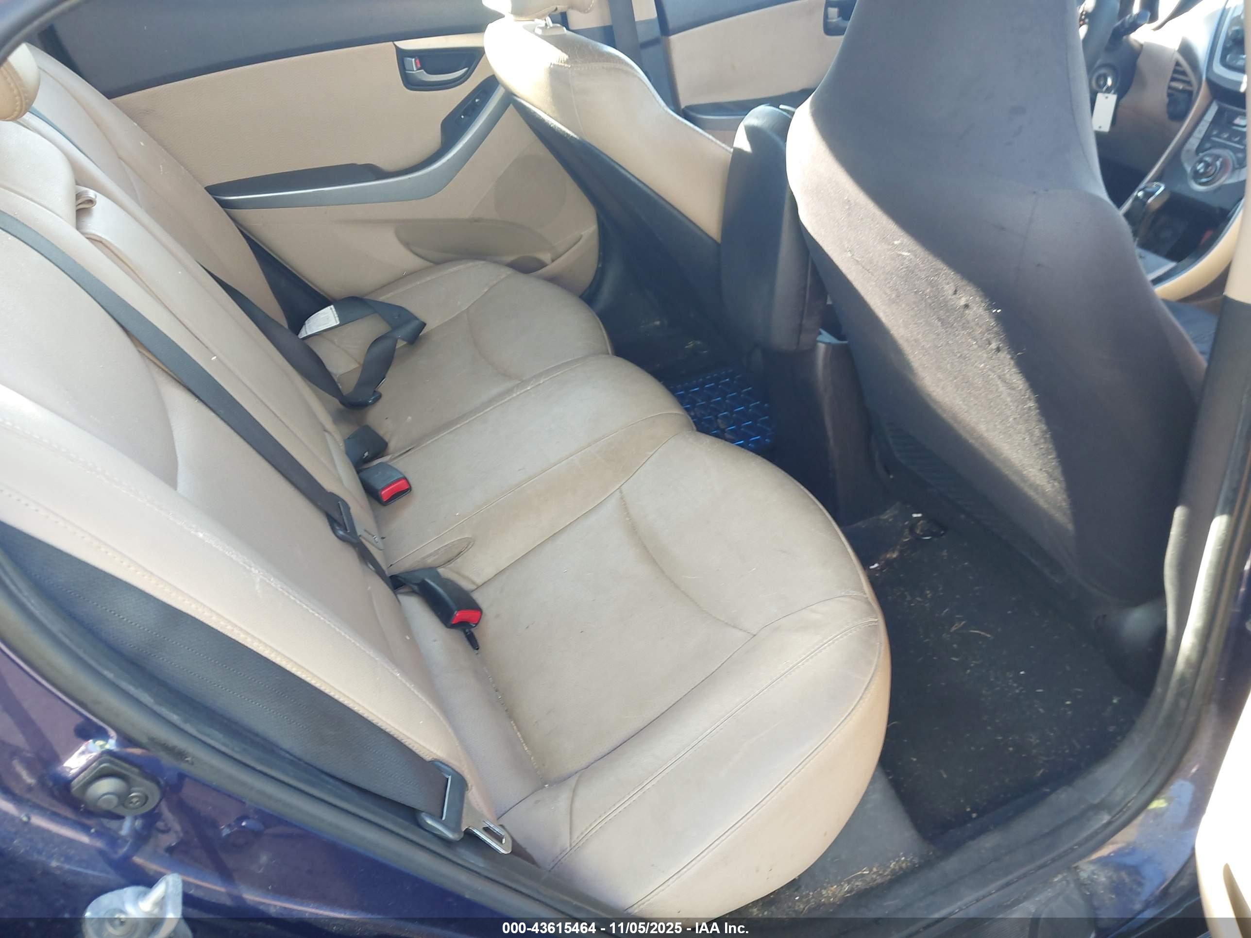 HYUNDAI ELANTRA image 8