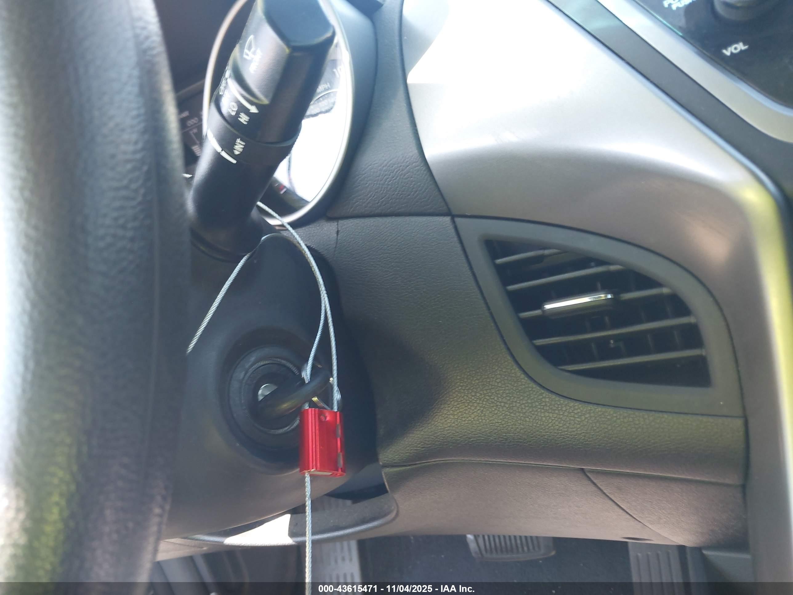 HYUNDAI ELANTRA image 11