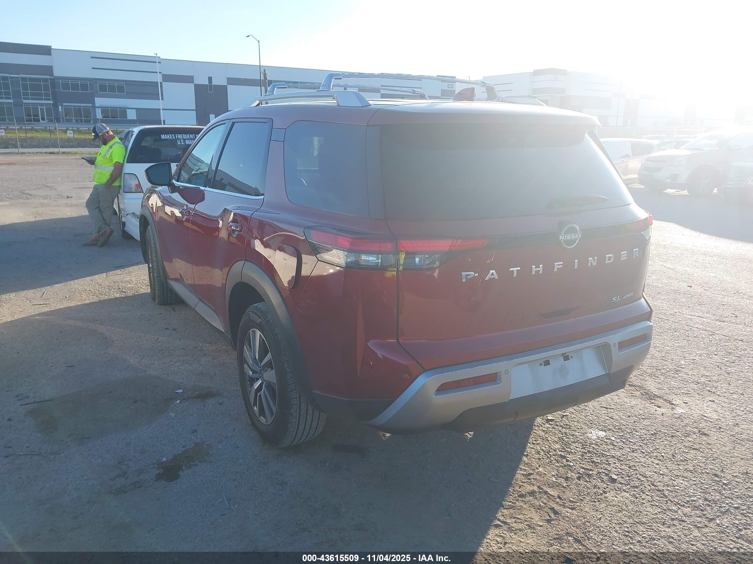 NISSAN PATHFINDER image 3