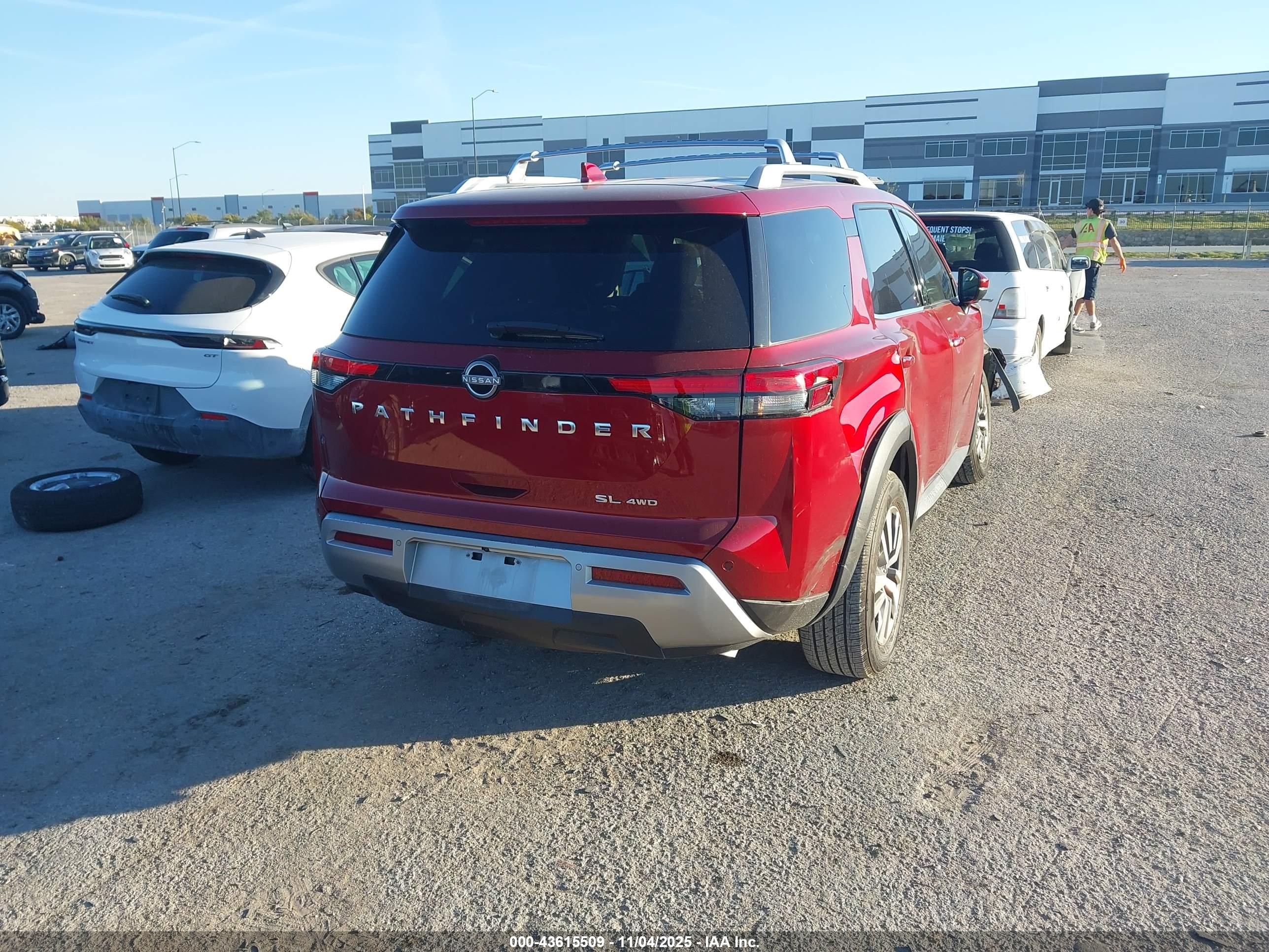 NISSAN PATHFINDER image 4