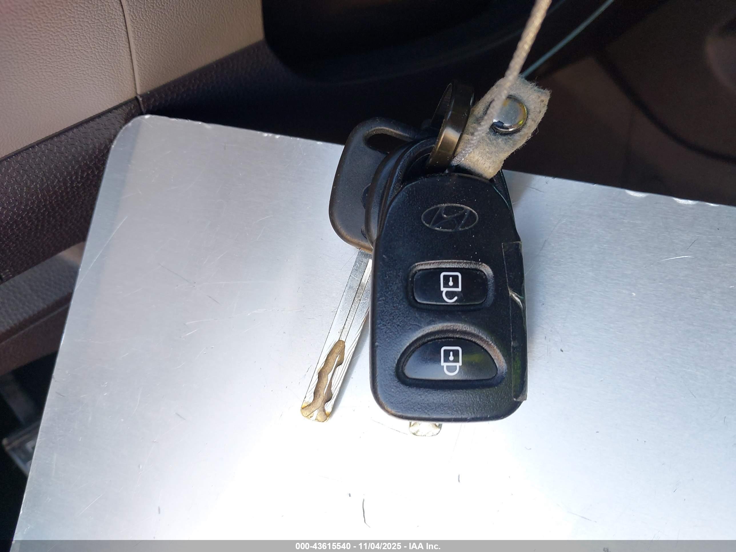 HYUNDAI TUCSON image 11