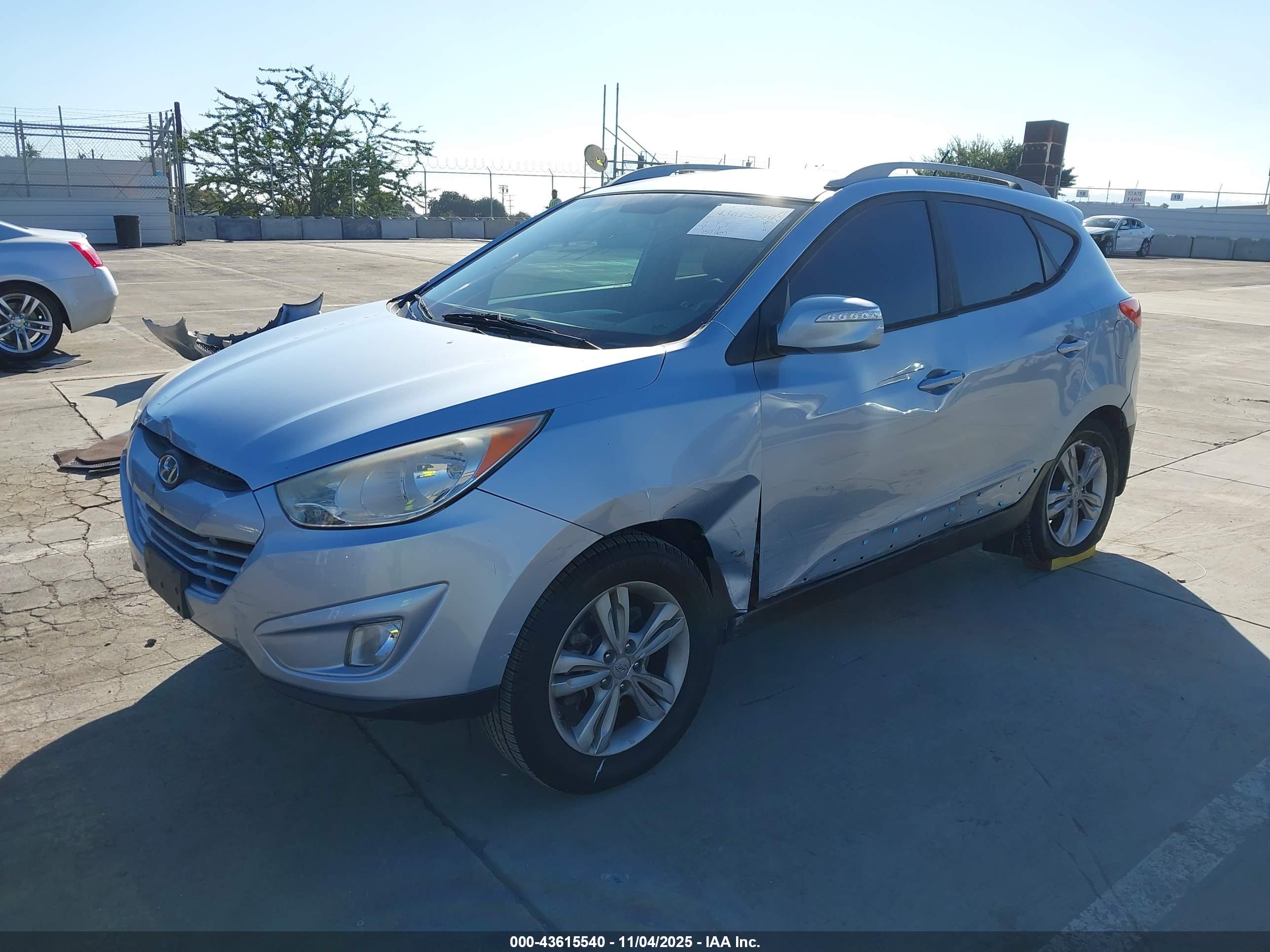 HYUNDAI TUCSON image 2