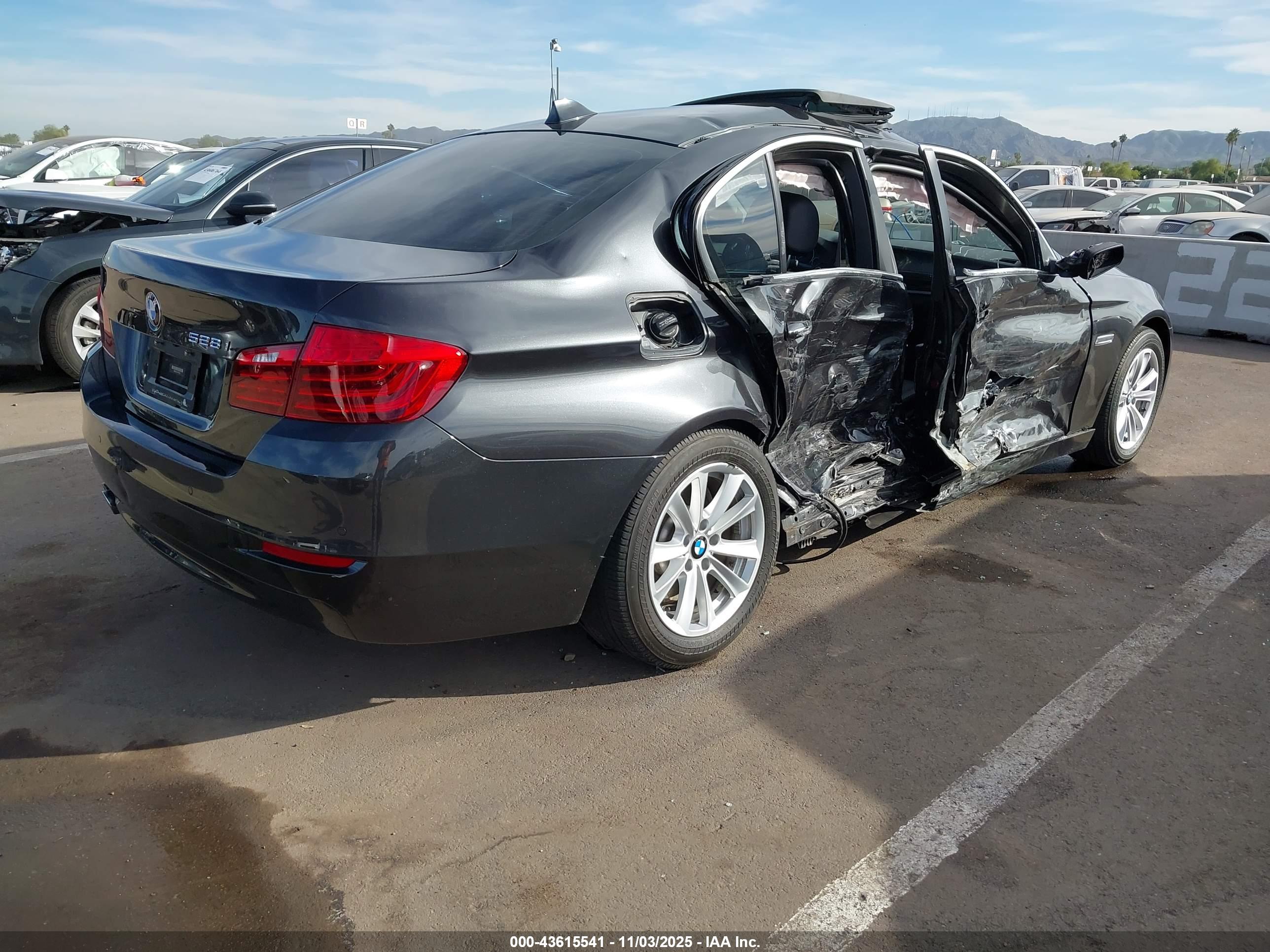 BMW 528I image 4