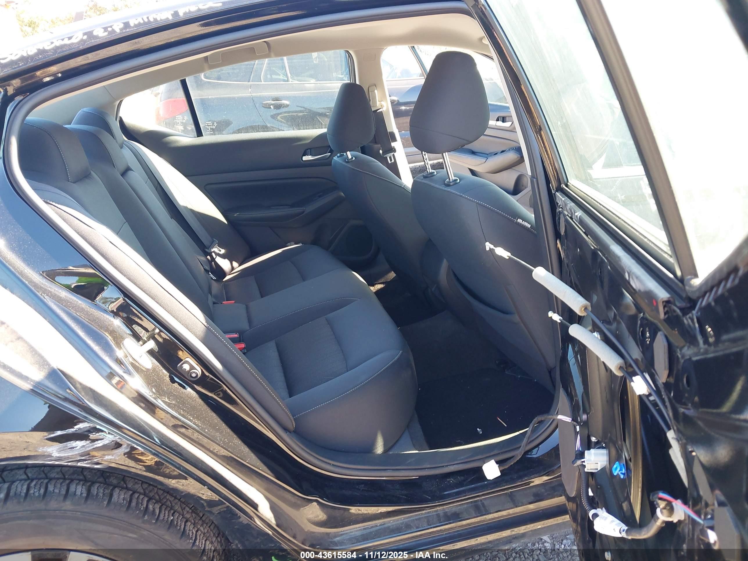 NISSAN ALTIMA image 8