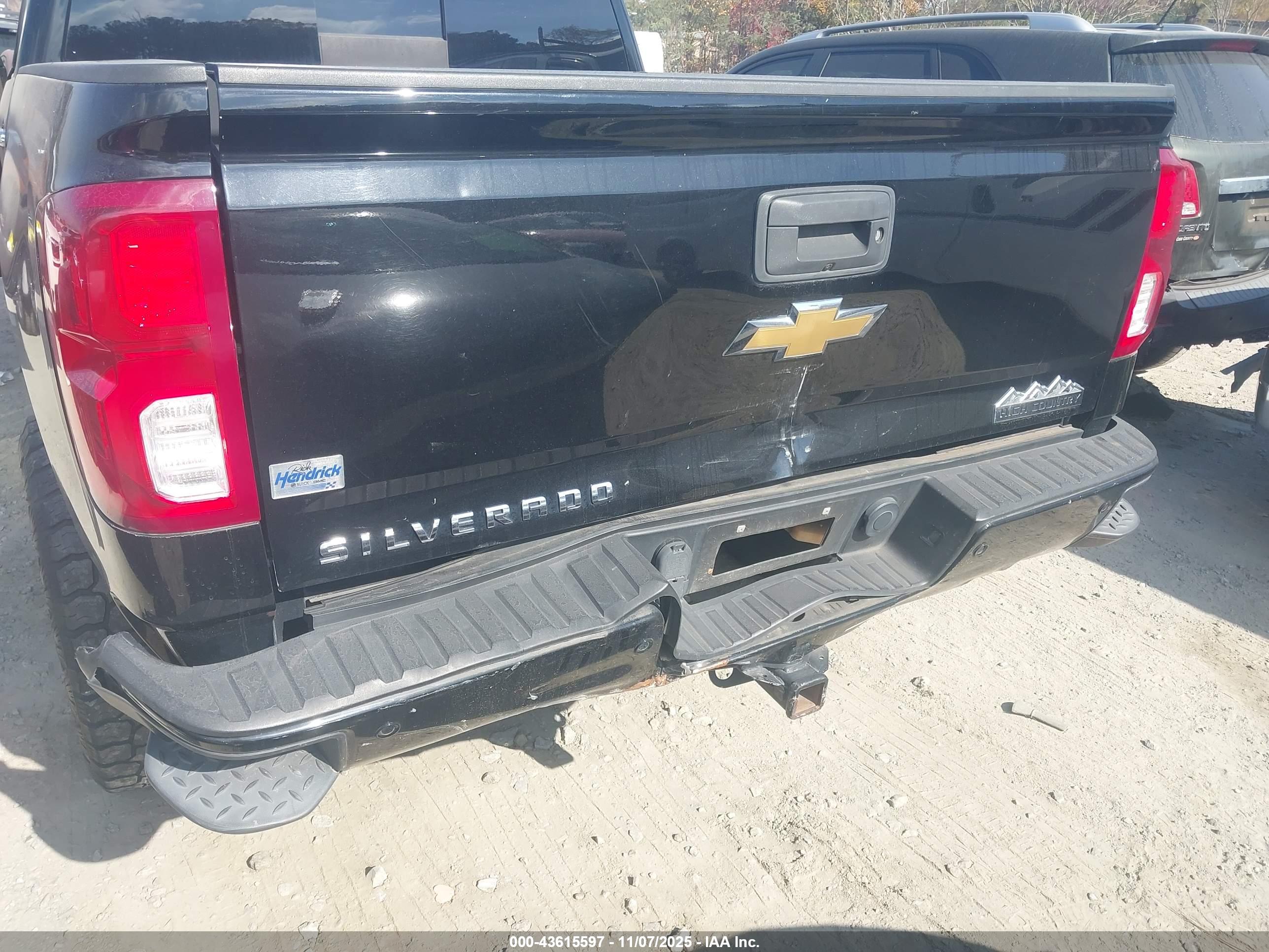 CHEVROLET SILVERADO image 6