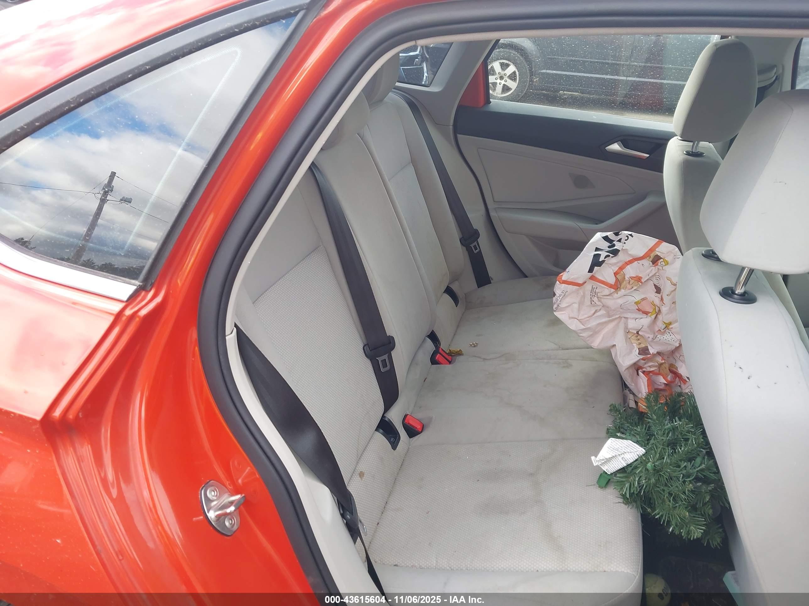 VOLKSWAGEN JETTA image 8