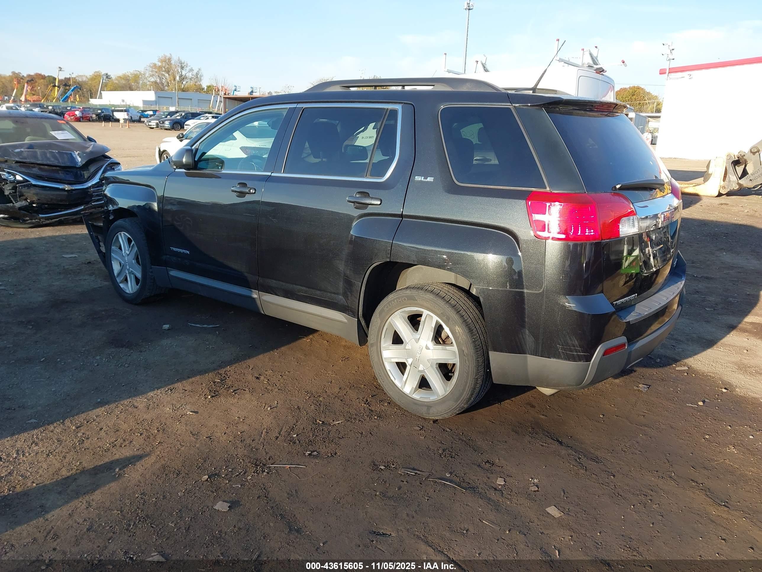GMC TERRAIN image 3