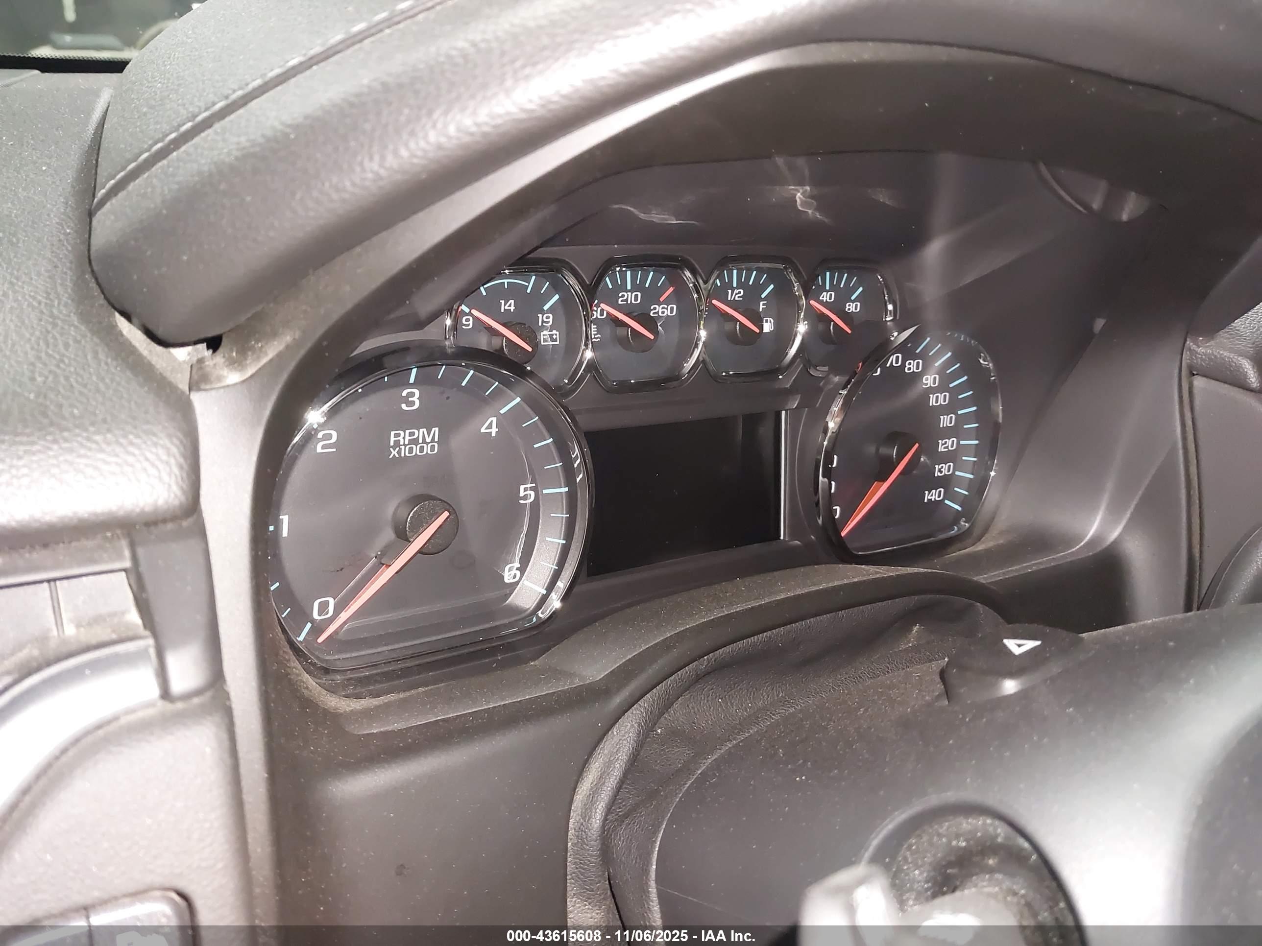 CHEVROLET SUBURBAN image 7