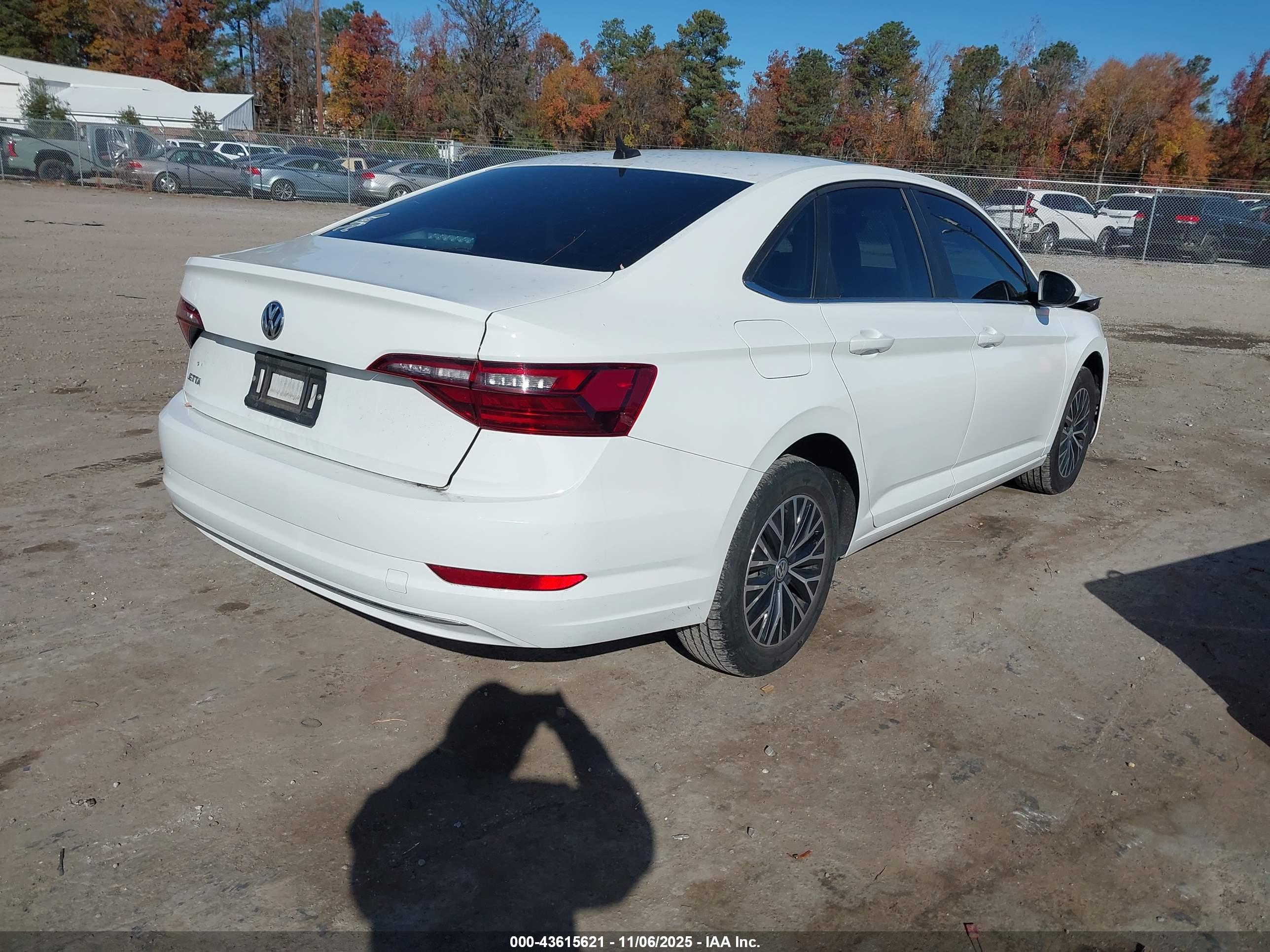 VOLKSWAGEN JETTA image 4