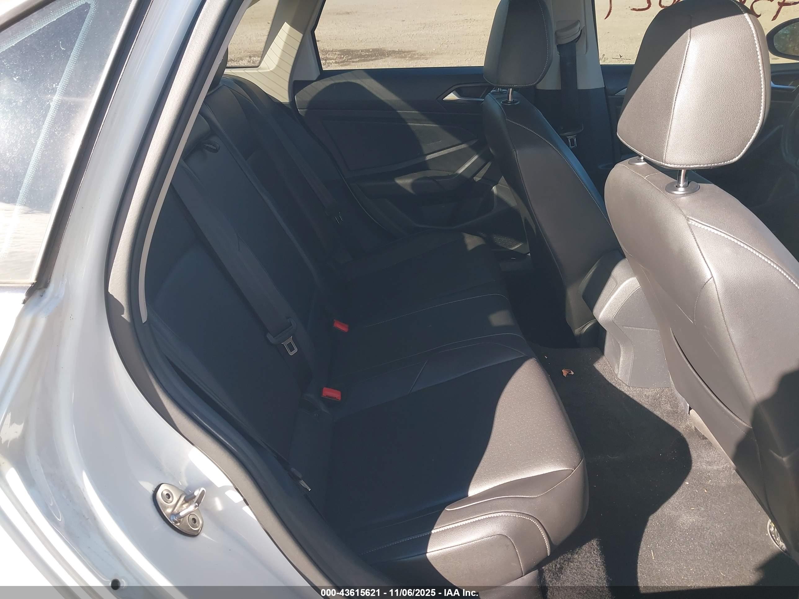 VOLKSWAGEN JETTA image 8