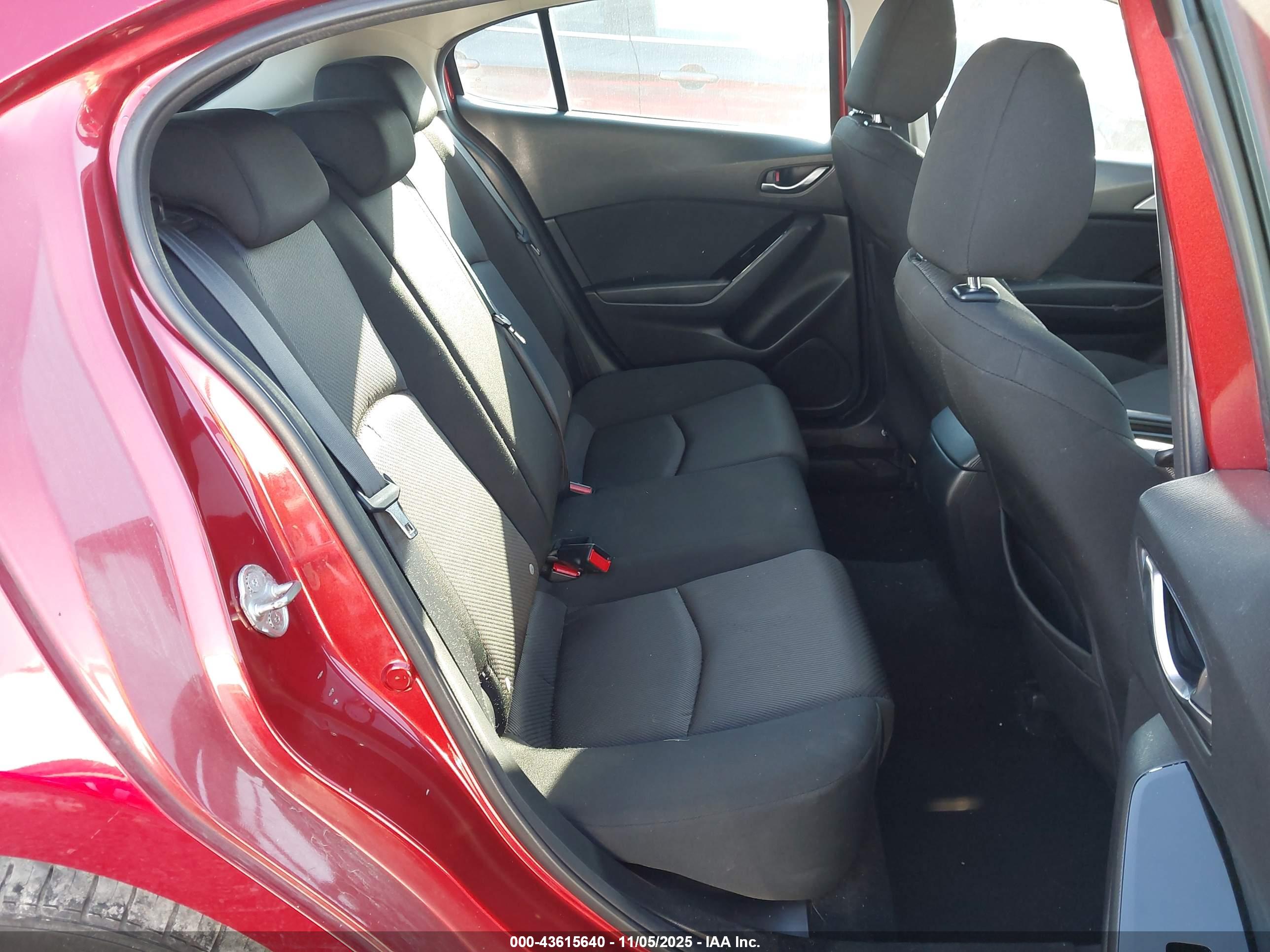 MAZDA MAZDA3 image 8