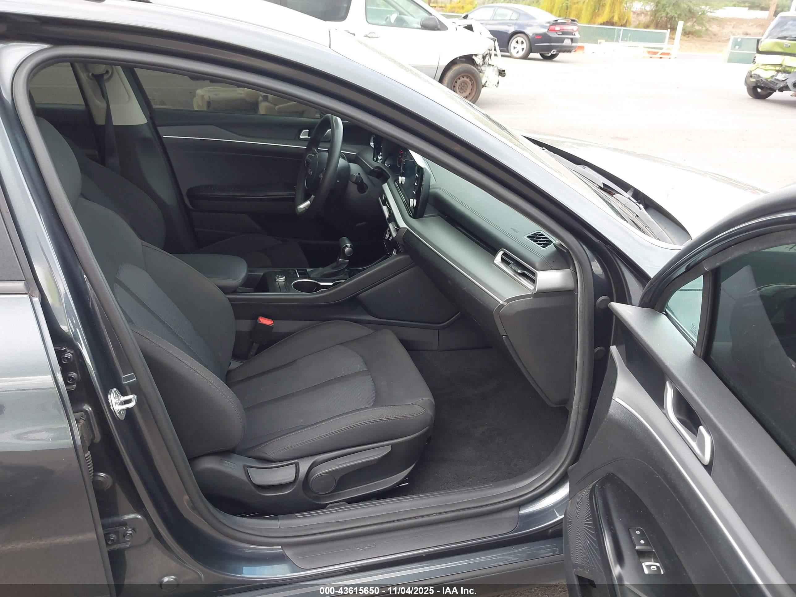 KIA K5 image 5