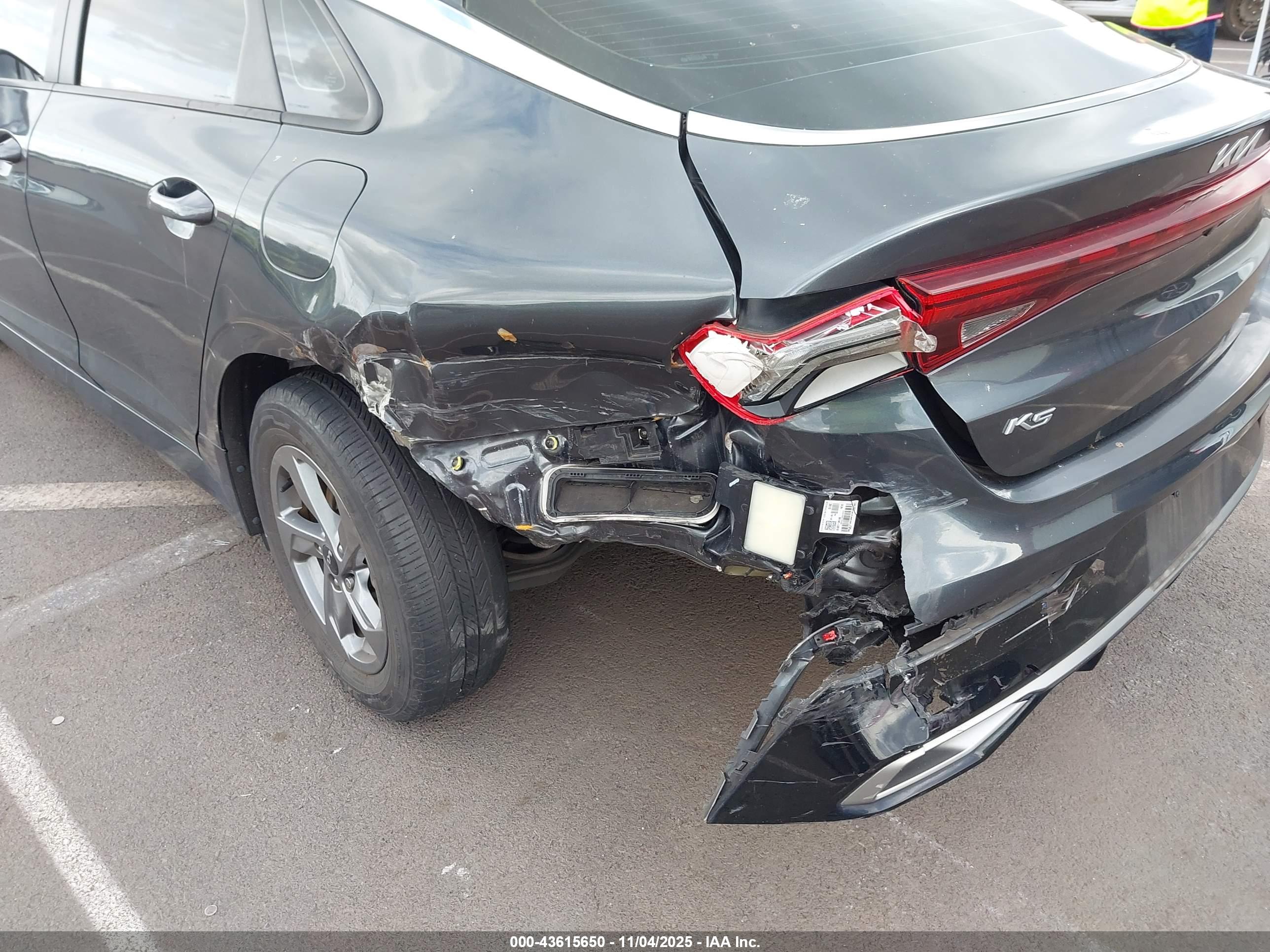 KIA K5 image 6