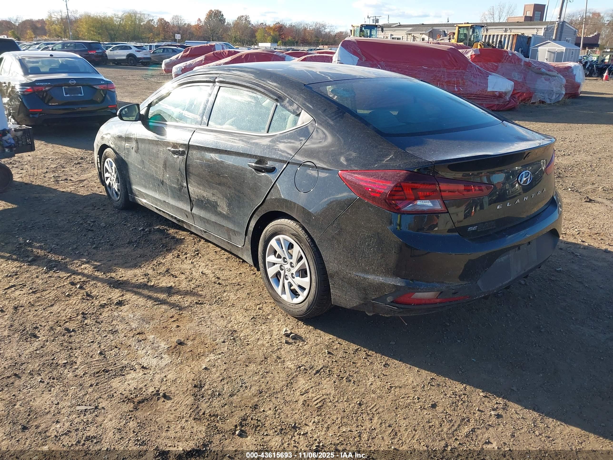 HYUNDAI ELANTRA image 3