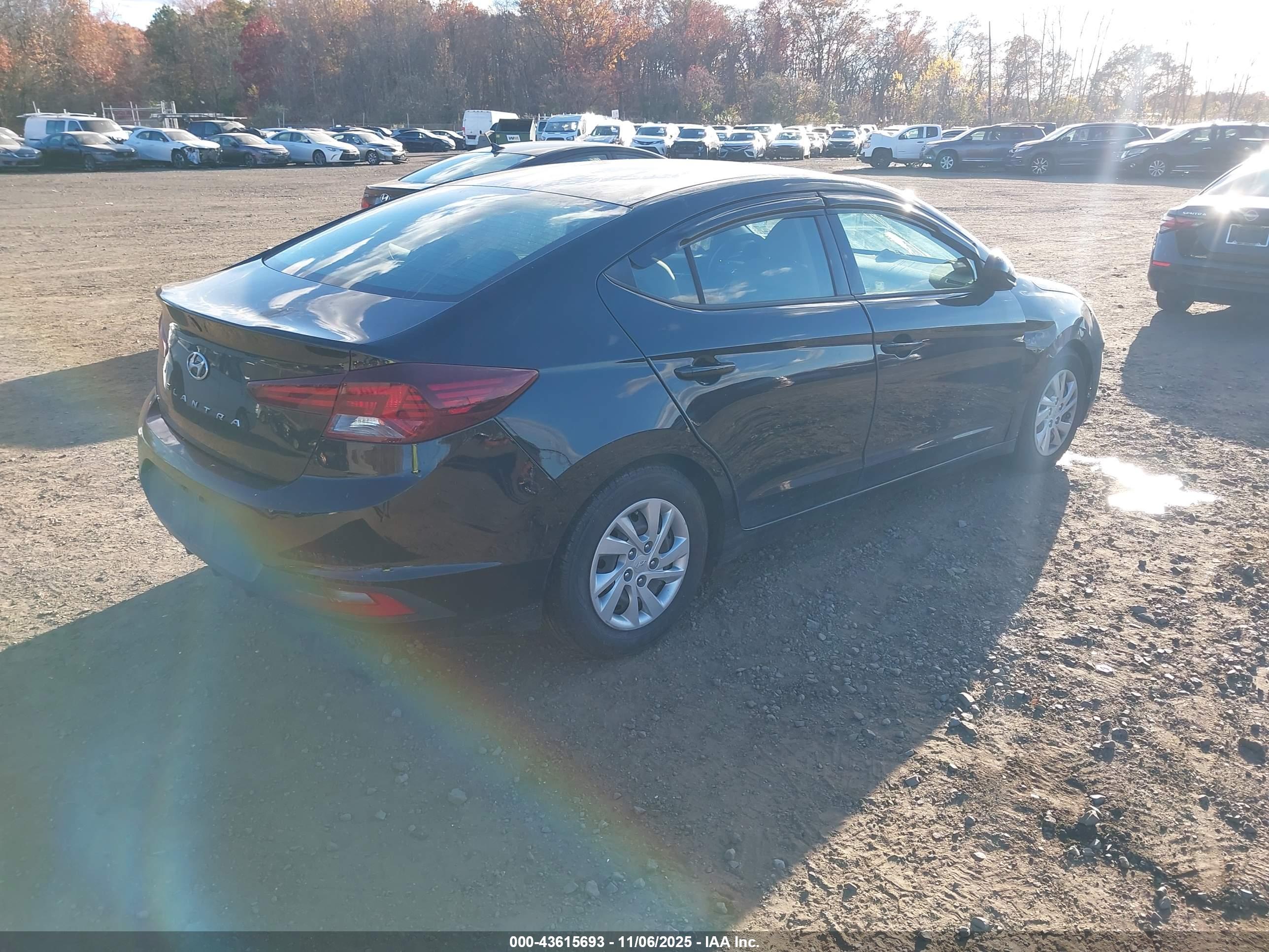 HYUNDAI ELANTRA image 4