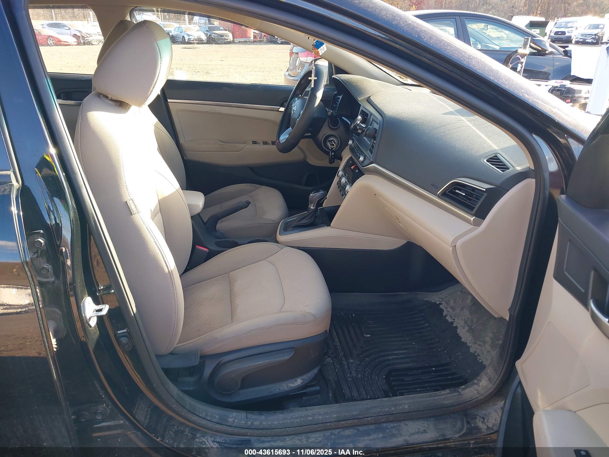 HYUNDAI ELANTRA image 5