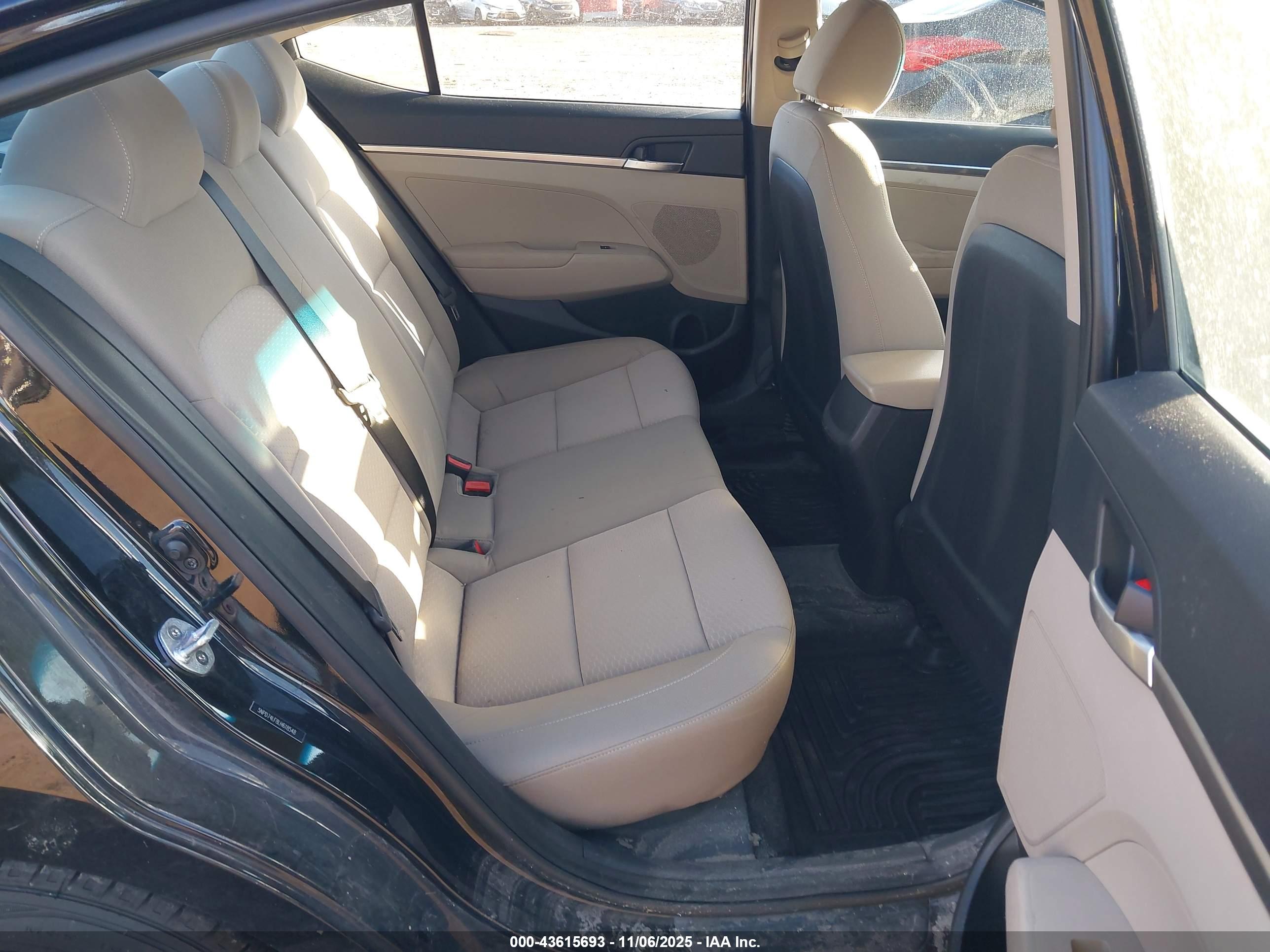 HYUNDAI ELANTRA image 8