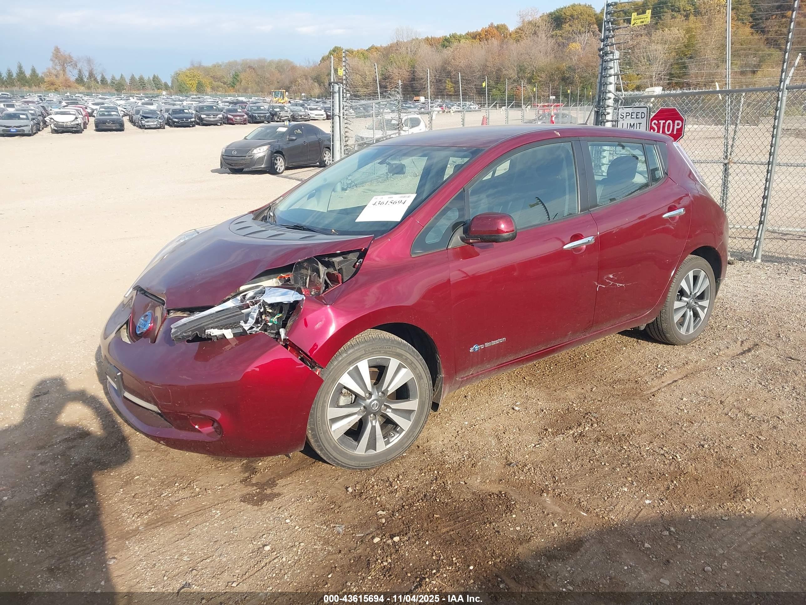 NISSAN LEAF image 2