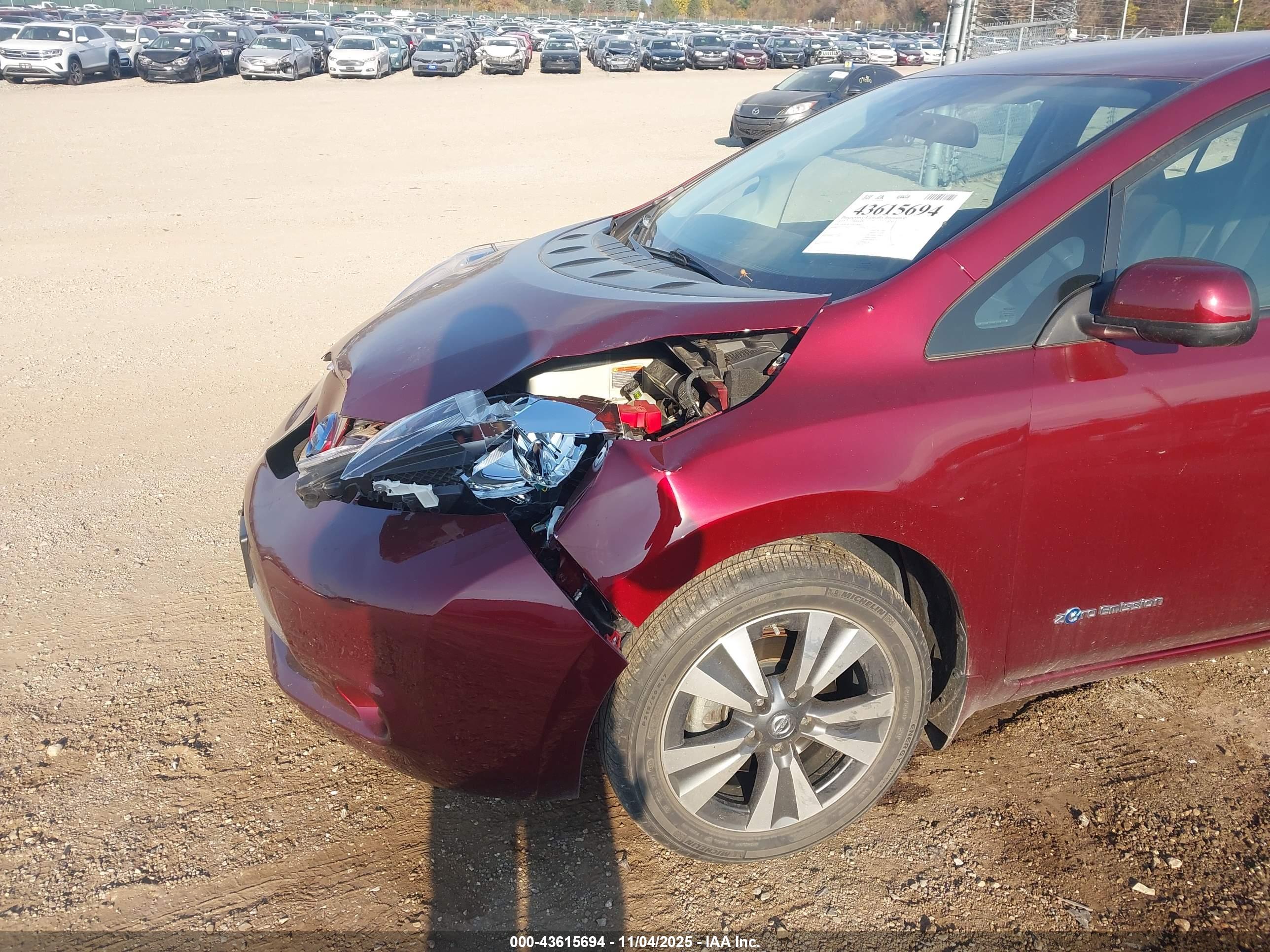 NISSAN LEAF image 6