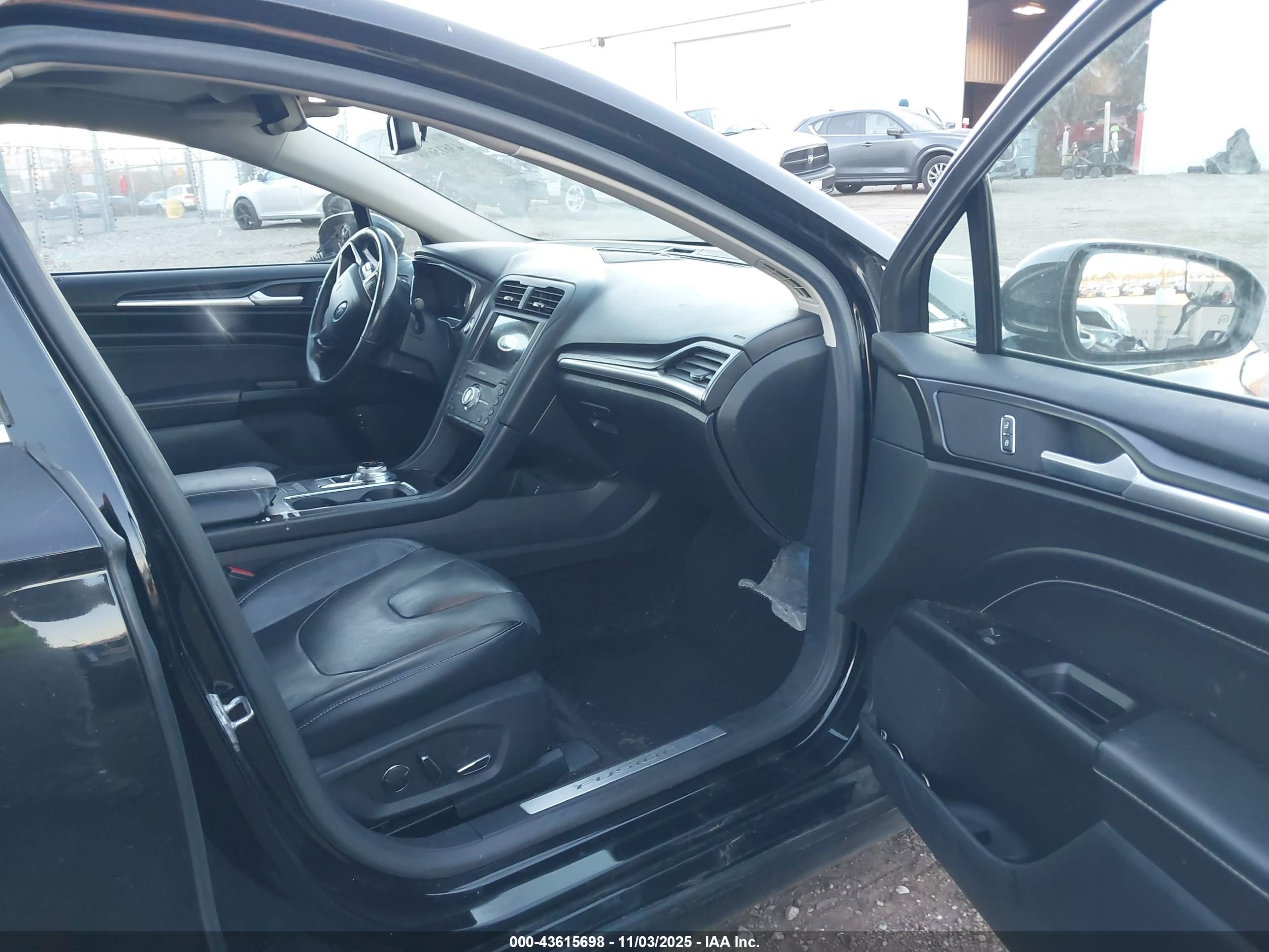 FORD FUSION image 5