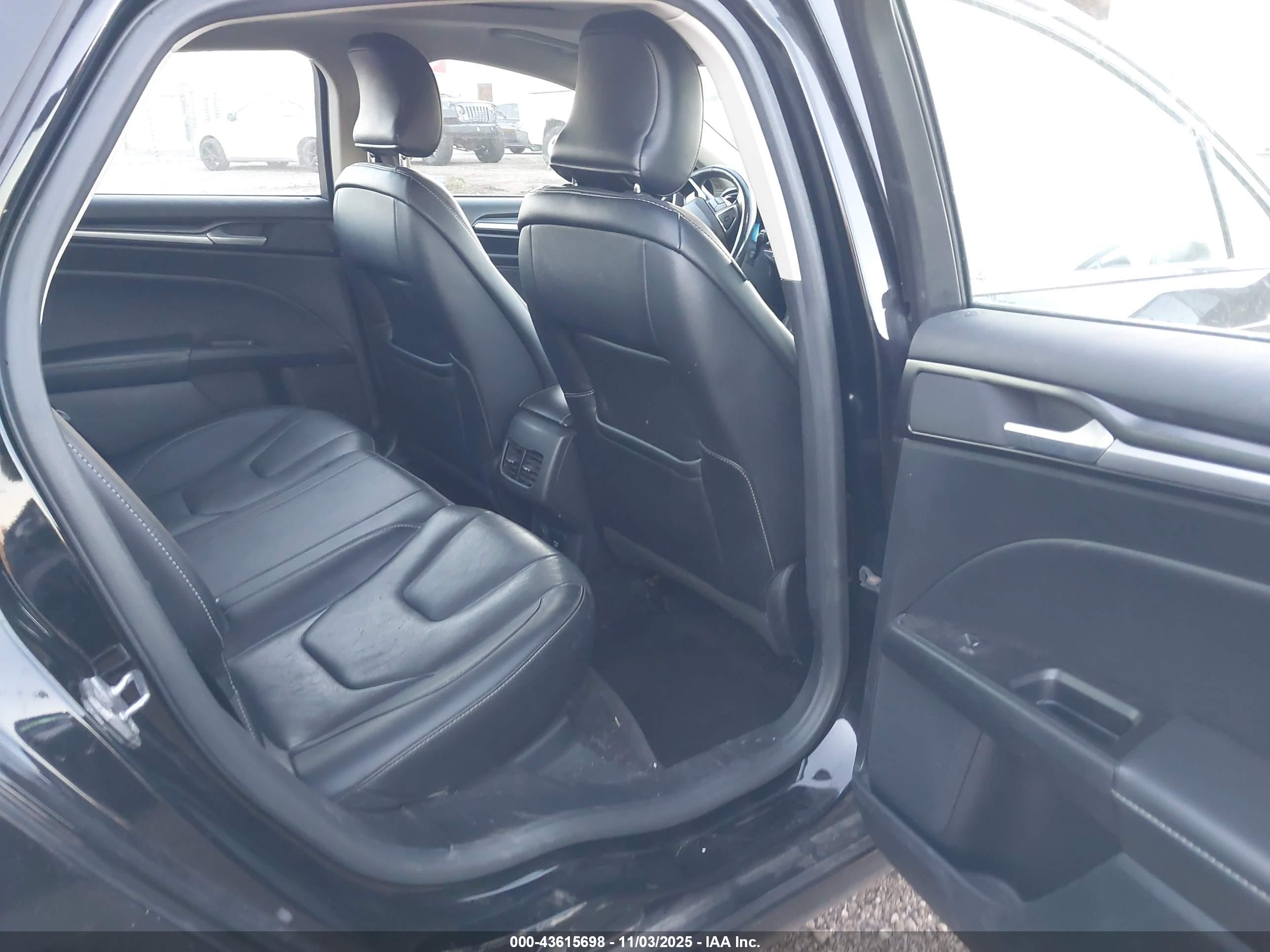 FORD FUSION image 8