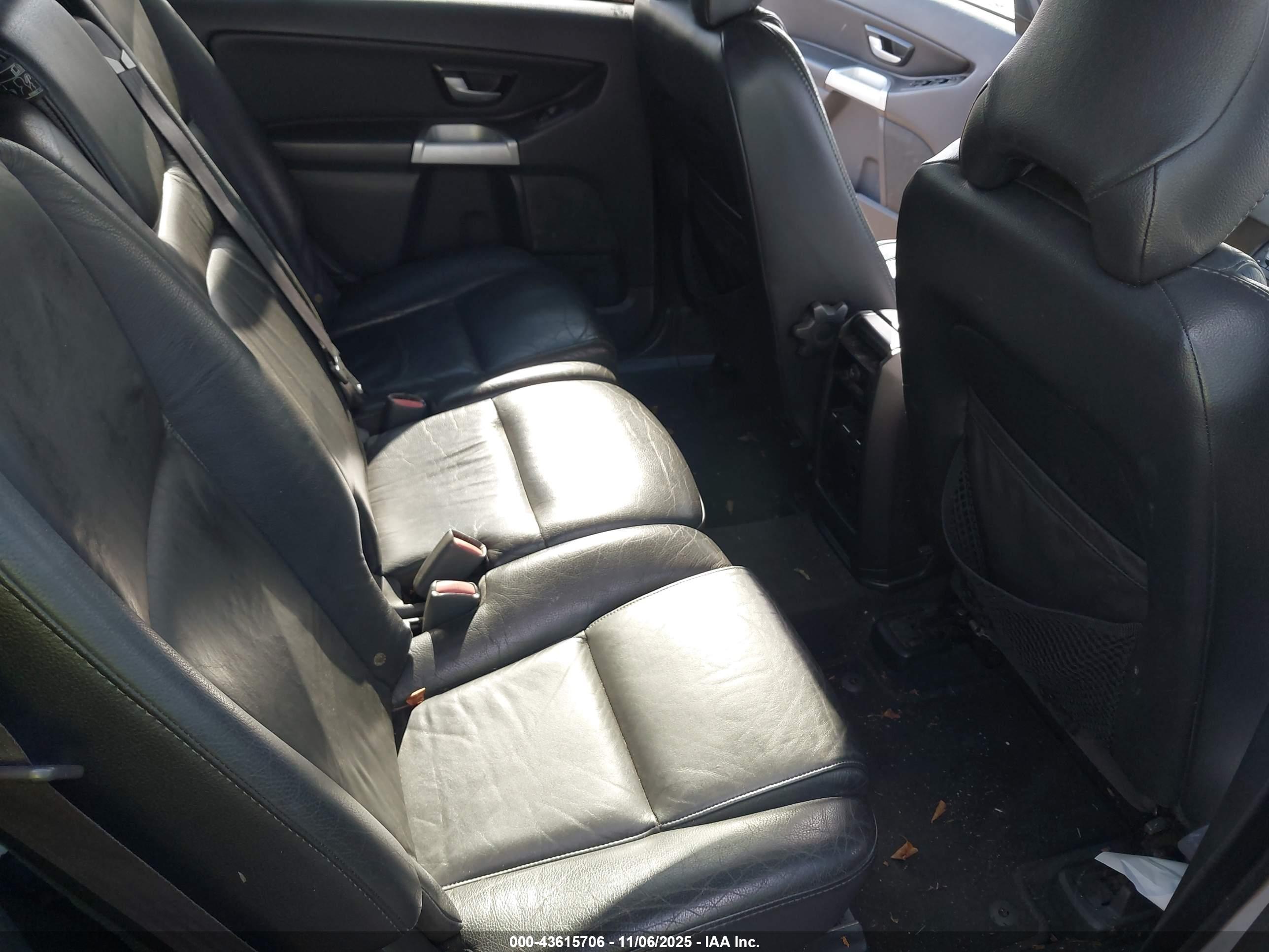 VOLVO XC90 image 8