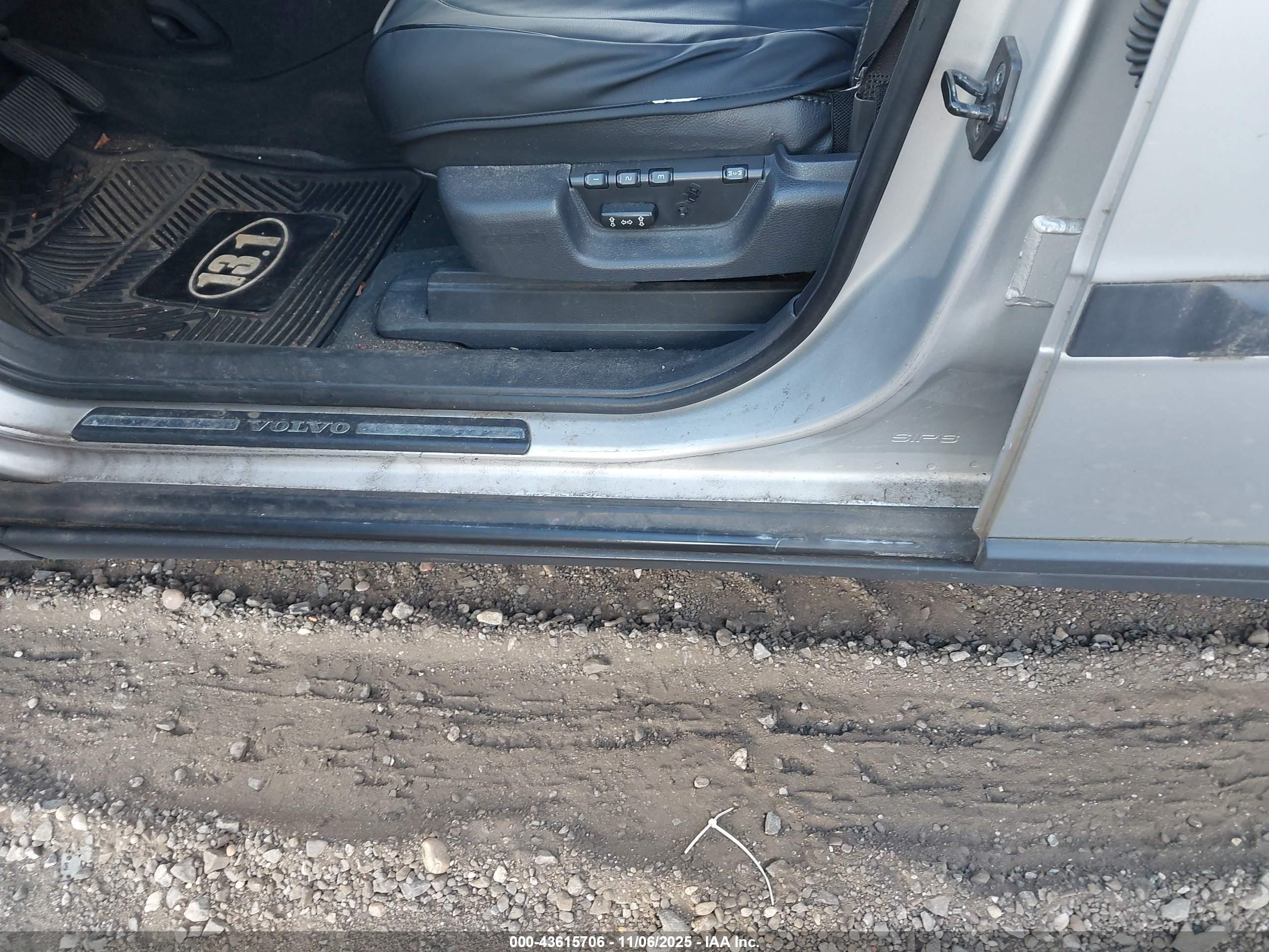 VOLVO XC90 image 9