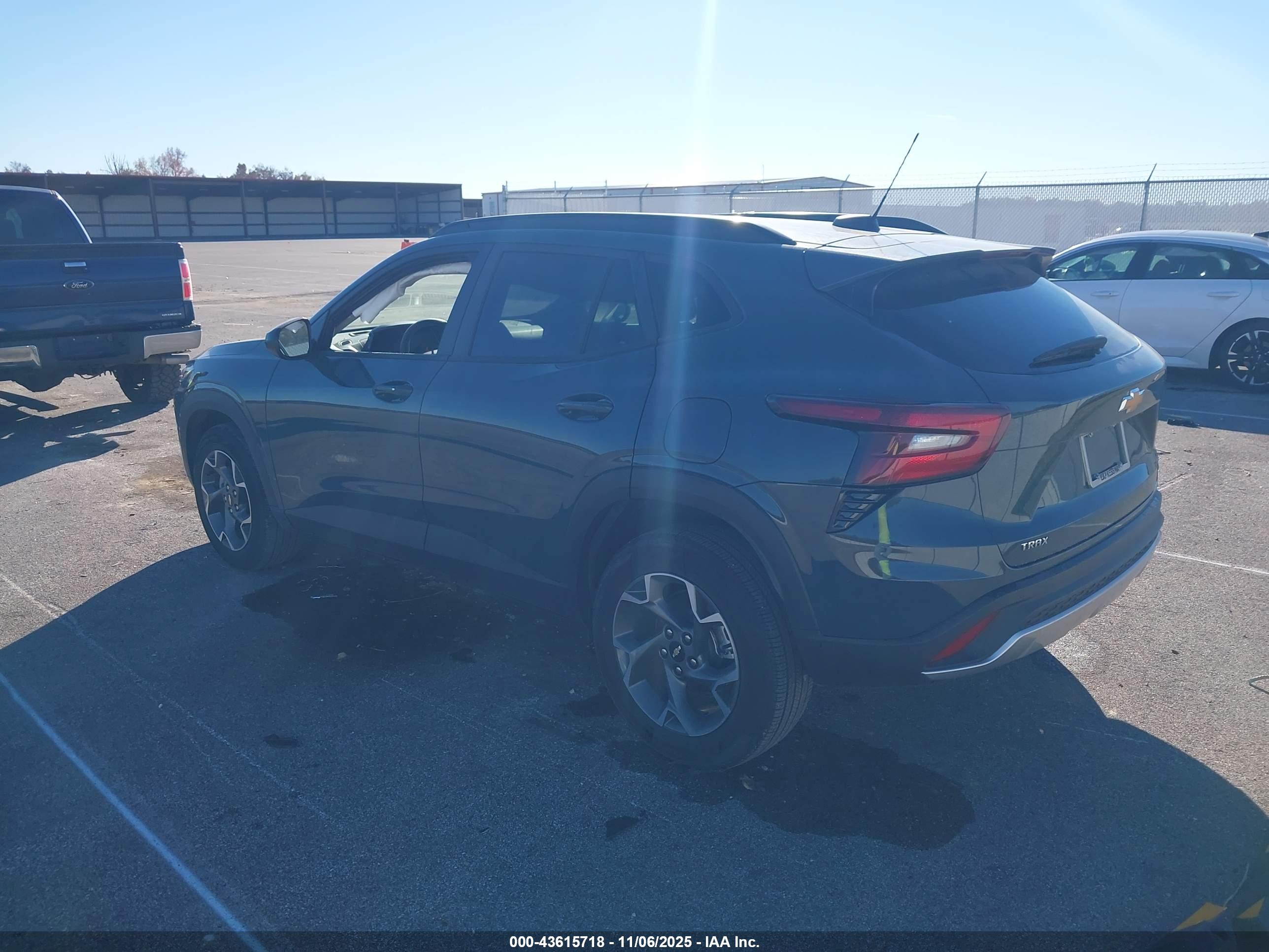 CHEVROLET TRAX image 3