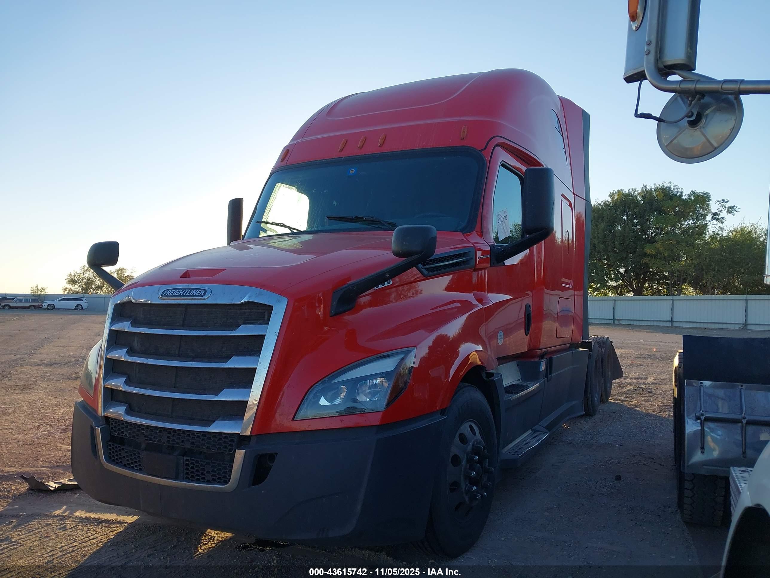 FREIGHTLINER NEW image 2