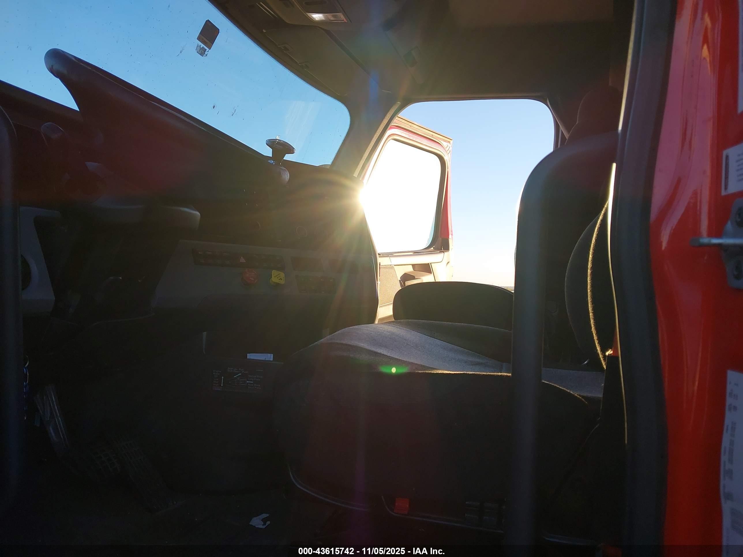 FREIGHTLINER NEW image 7