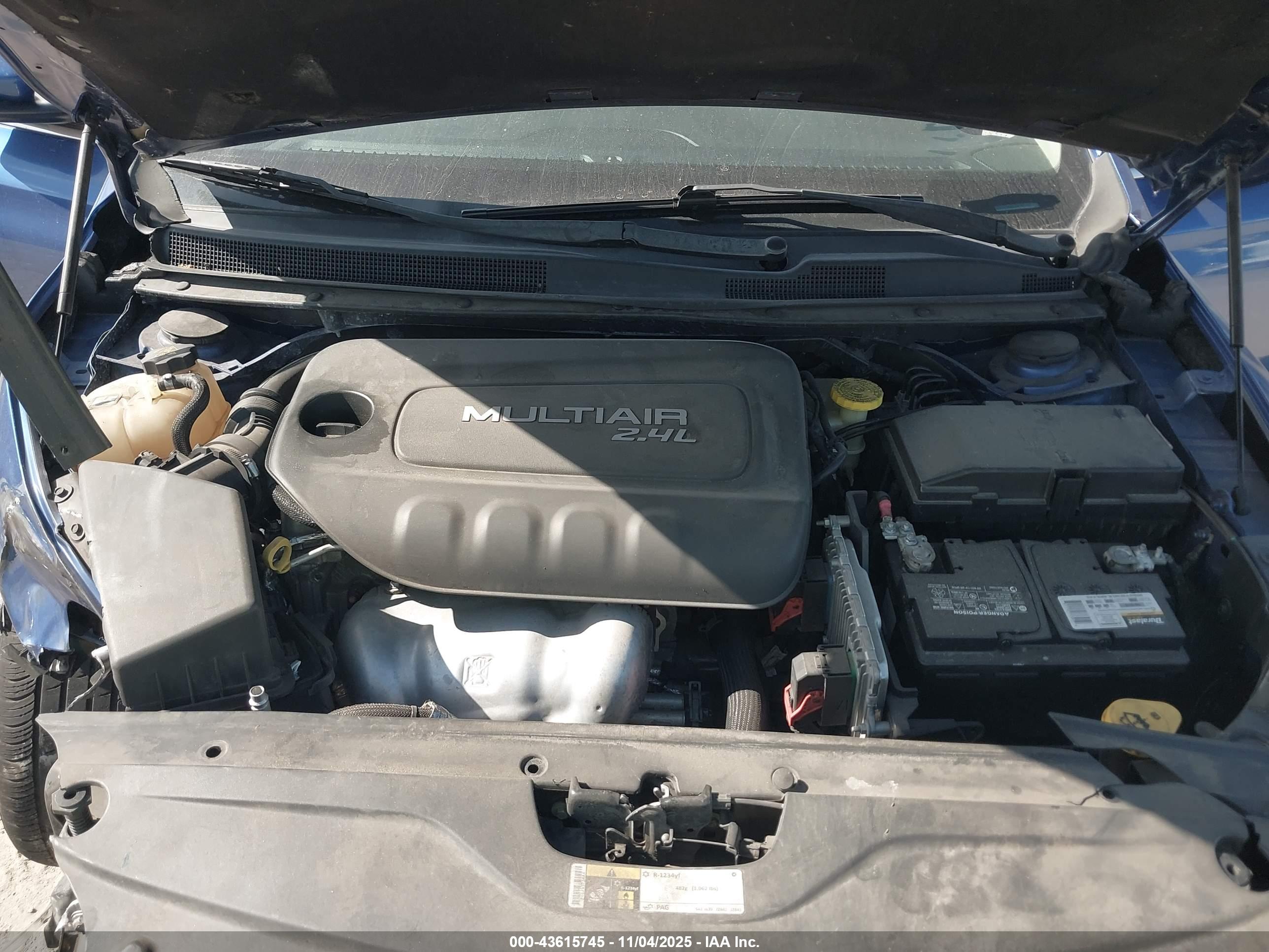 CHRYSLER 200 image 10