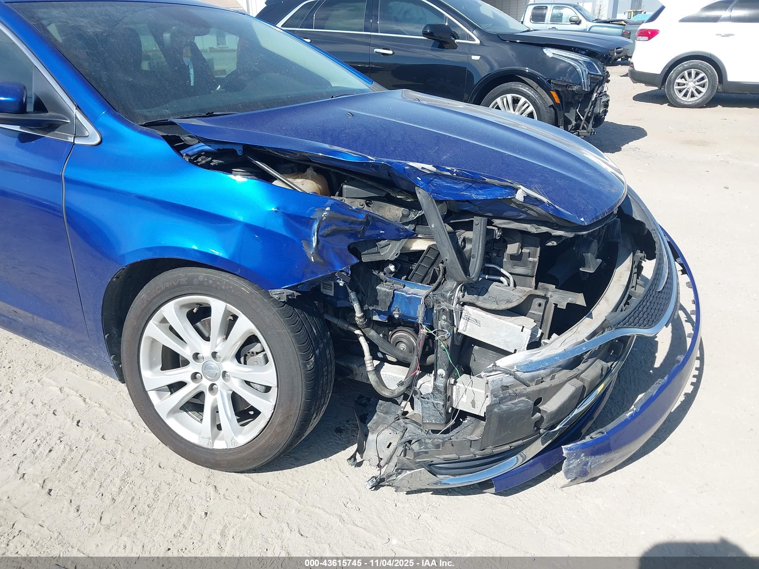 CHRYSLER 200 image 6
