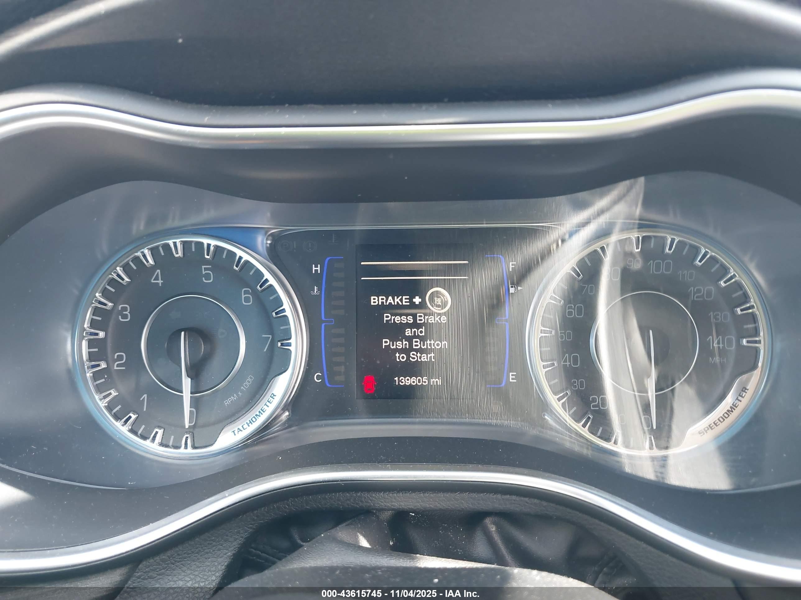 CHRYSLER 200 image 7