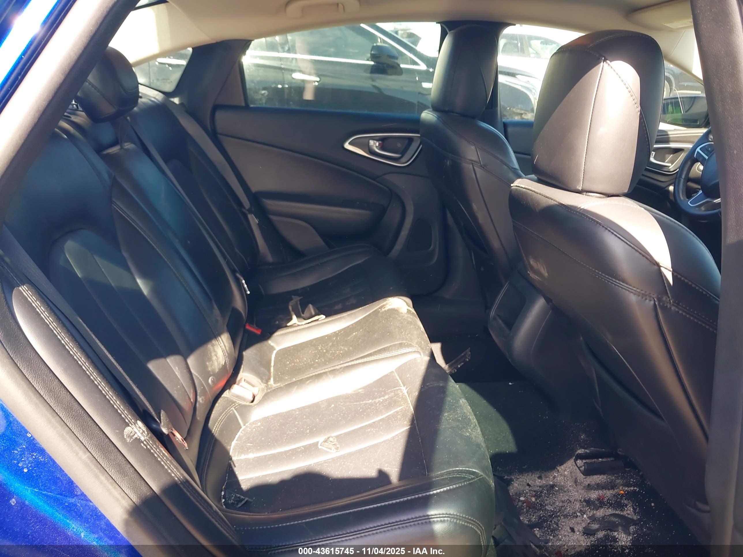 CHRYSLER 200 image 8