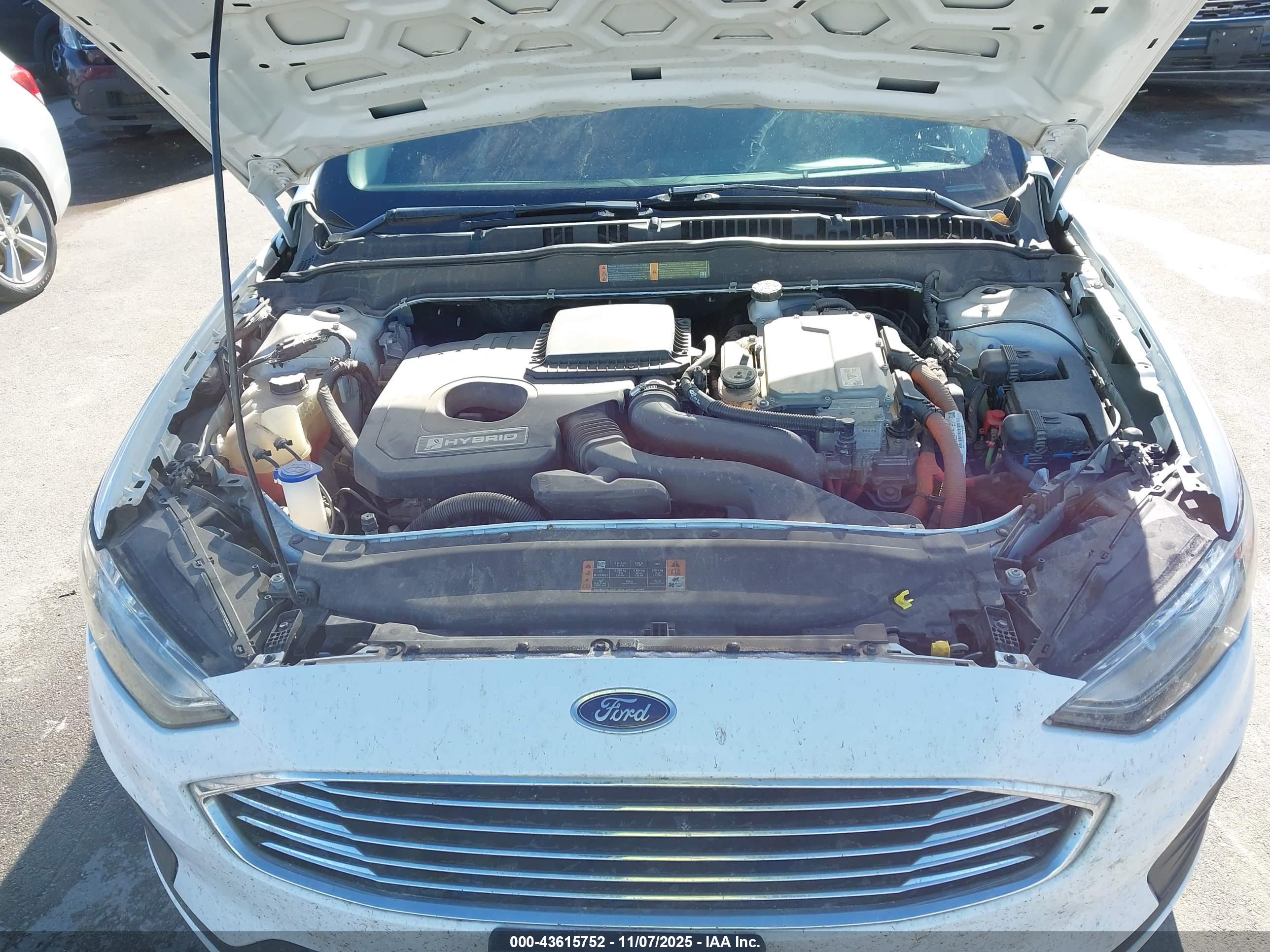 FORD FUSION image 10