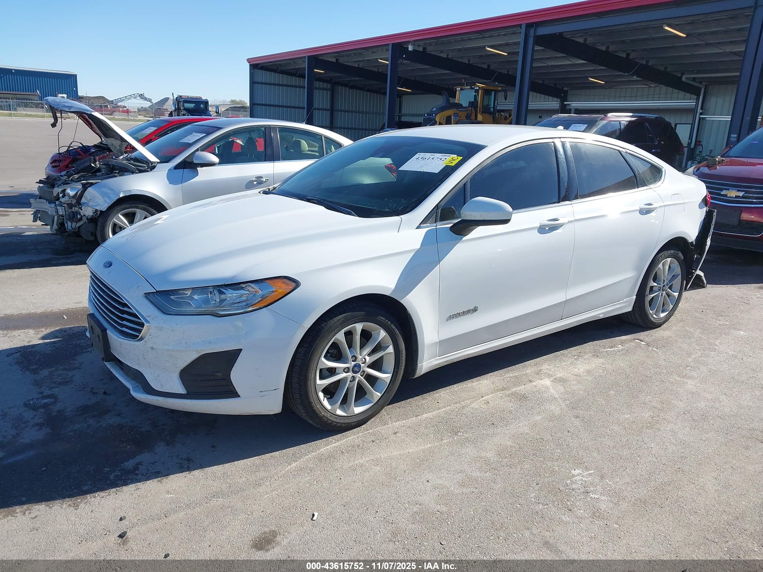 FORD FUSION image 2