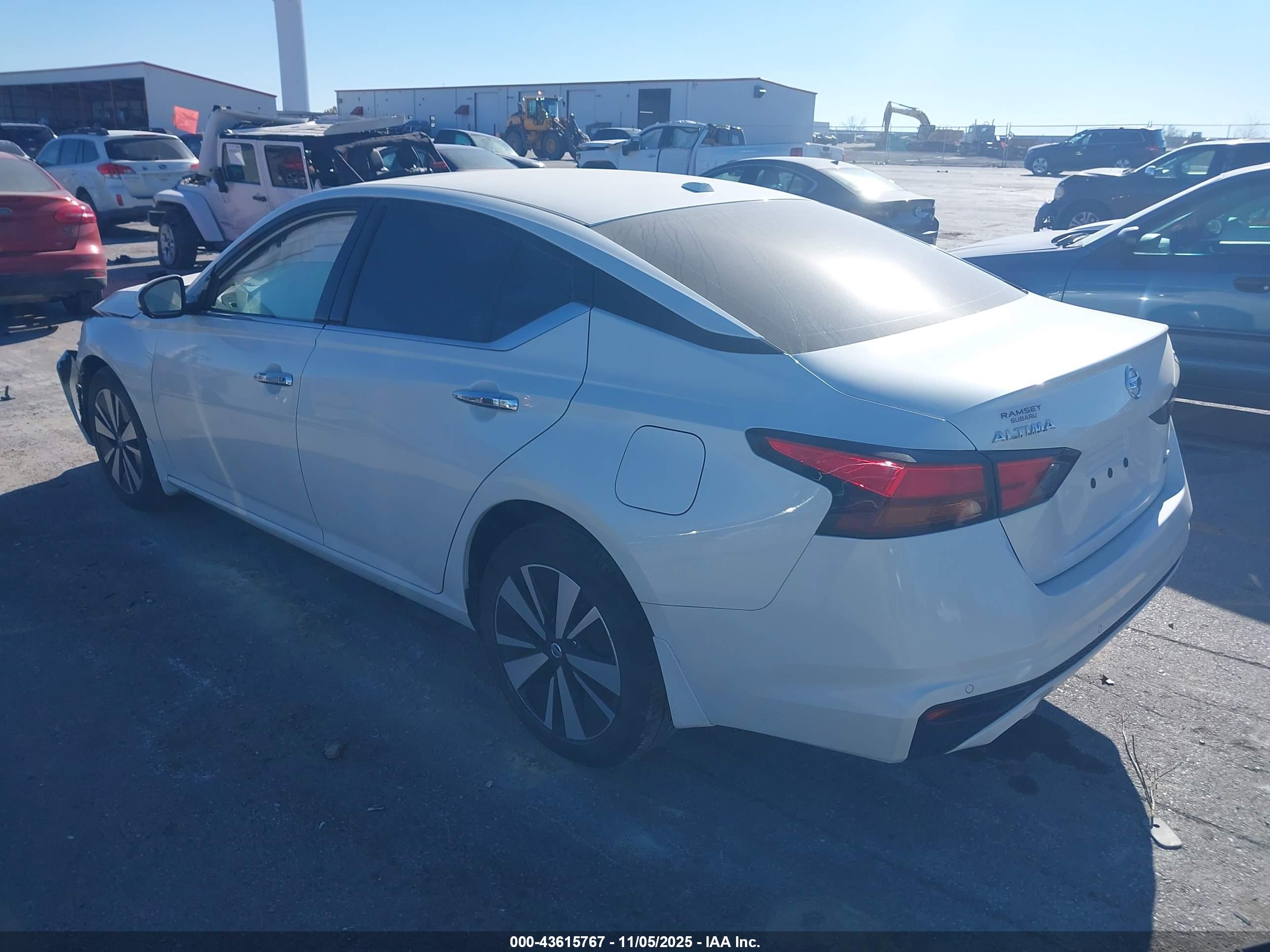 NISSAN ALTIMA image 3