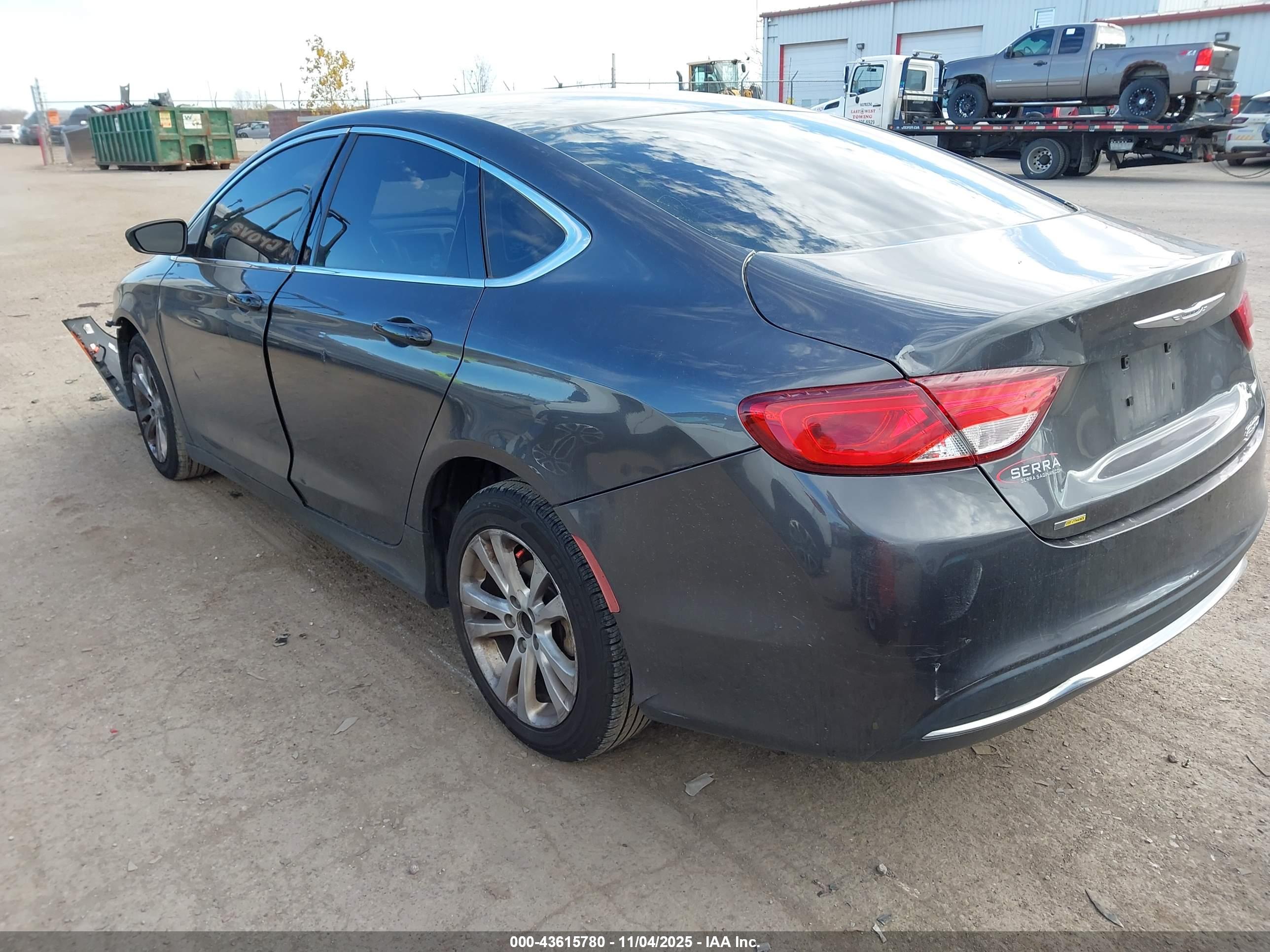 CHRYSLER 200 image 3