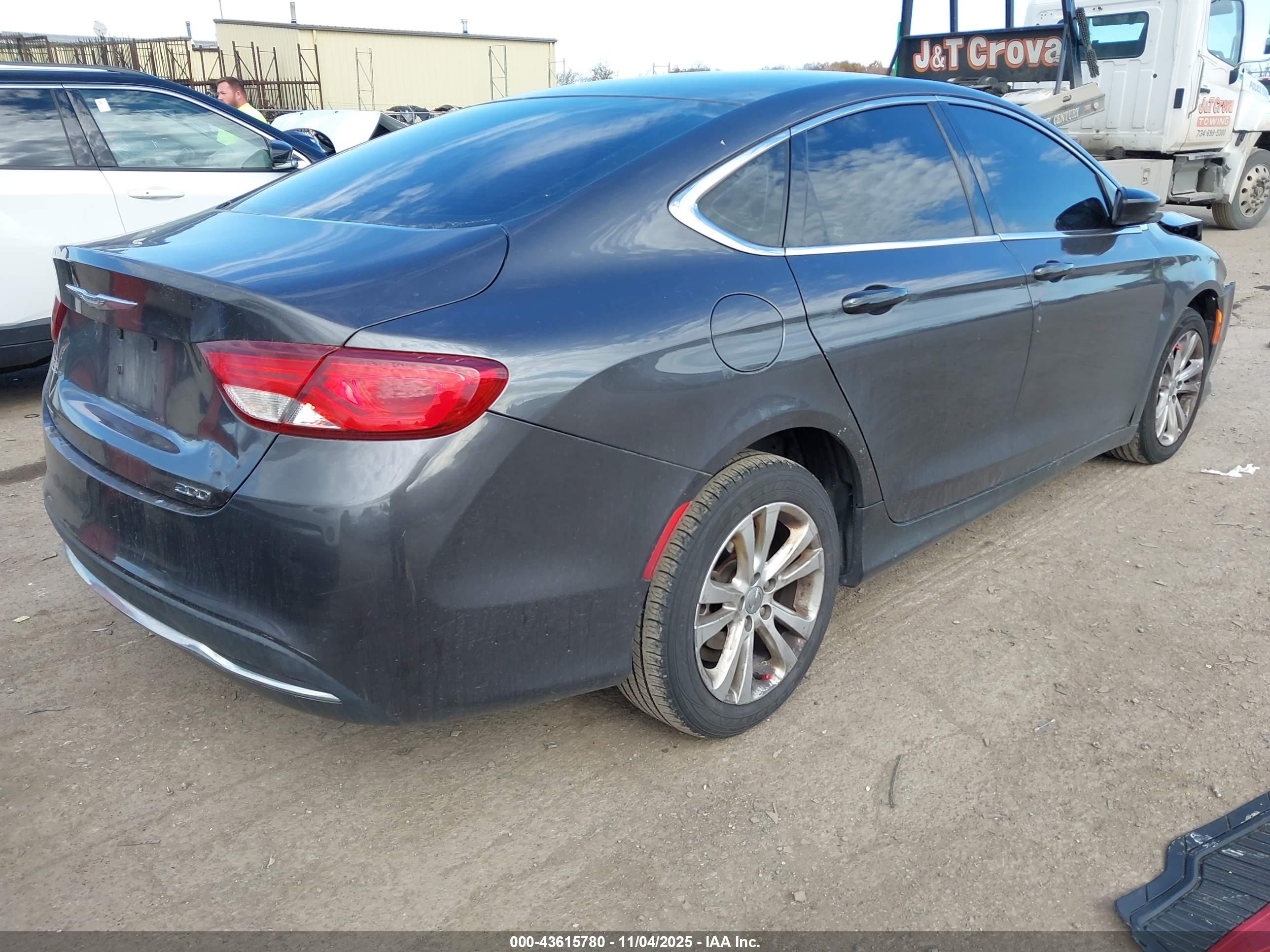 CHRYSLER 200 image 4